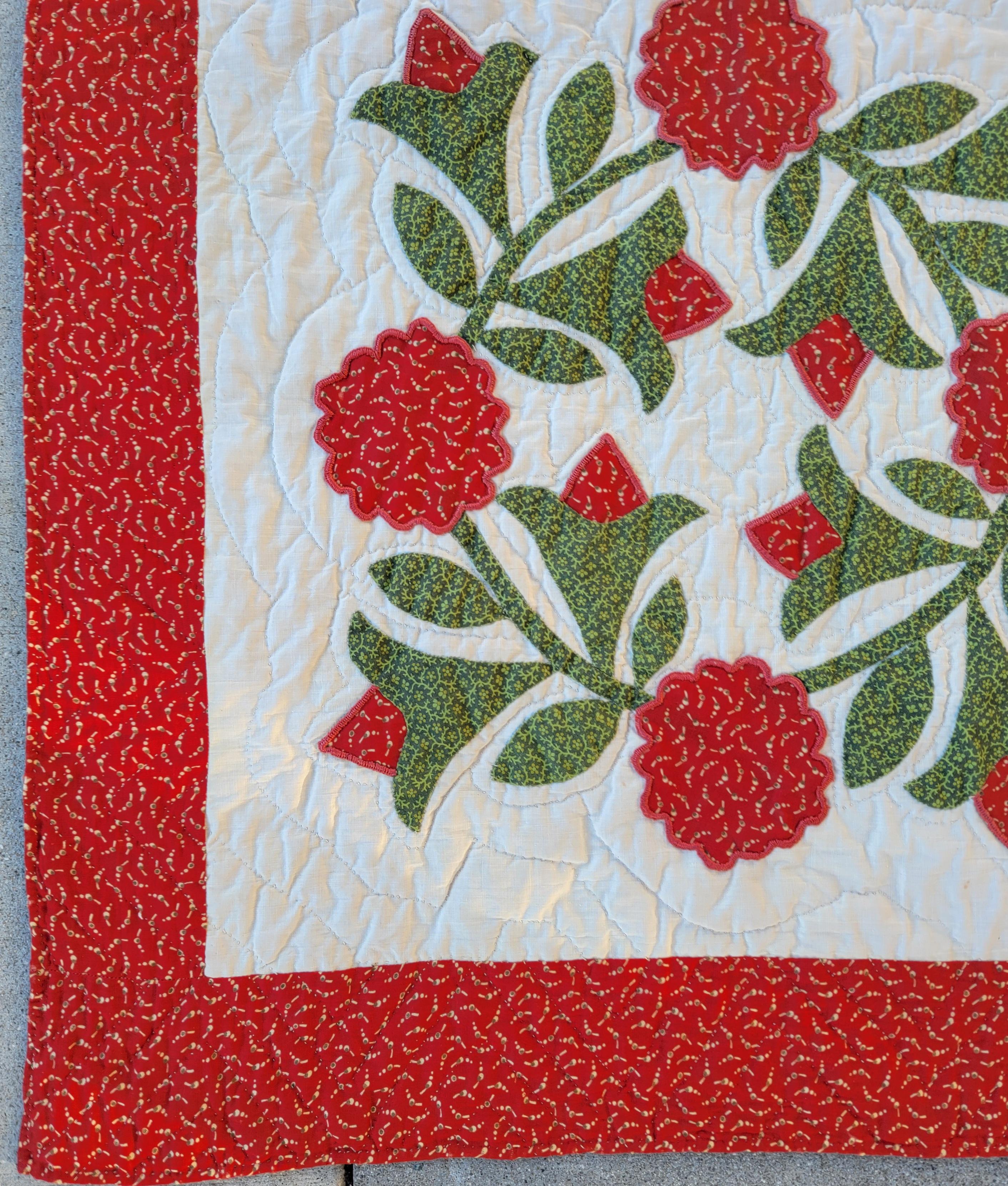Adirondack 19thC Red & Green Wreath Applique Quilt For Sale