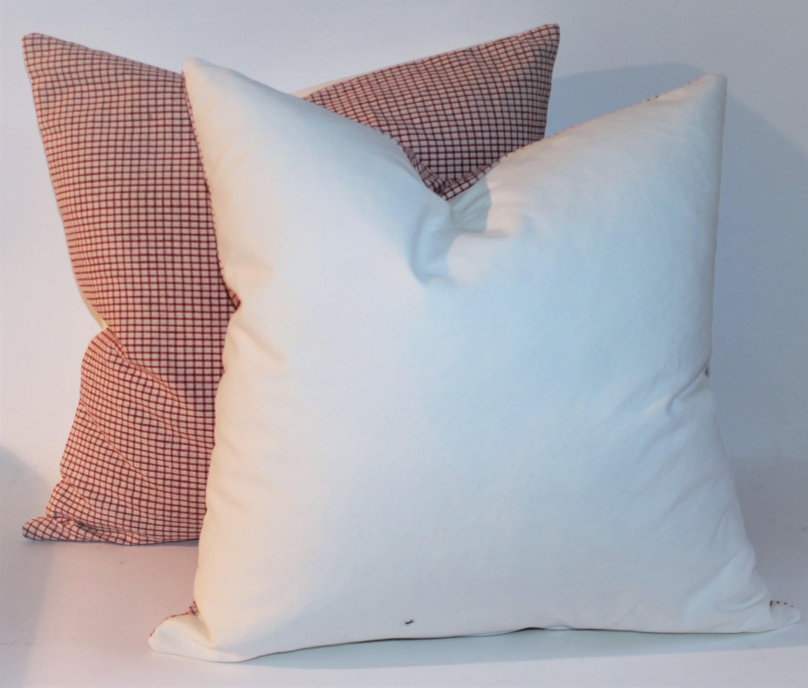 19thc Red & White Homespun Linen Pillows, Collection of Four In Good Condition For Sale In Los Angeles, CA