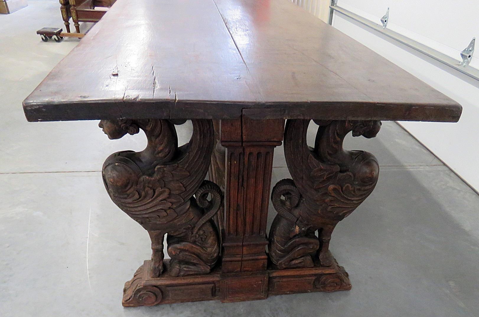 19th Century Renaissance Style Winged Griffin Dining Table In Good Condition In Swedesboro, NJ