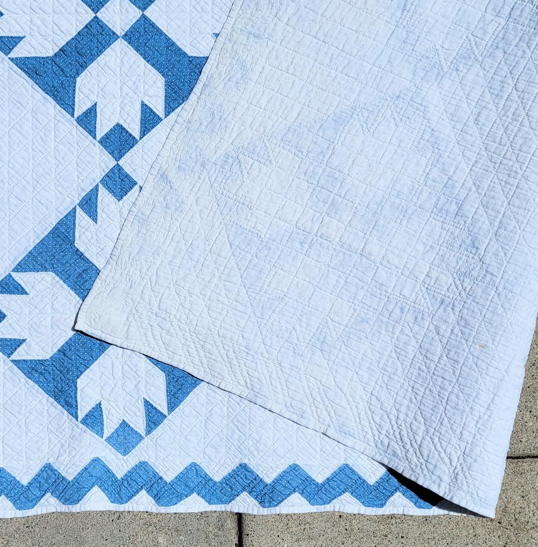 19Thc Early lighter robin egg blue calico quilt with a zig zag border and in fine condition. This fine condition quilt has very fine quilting.