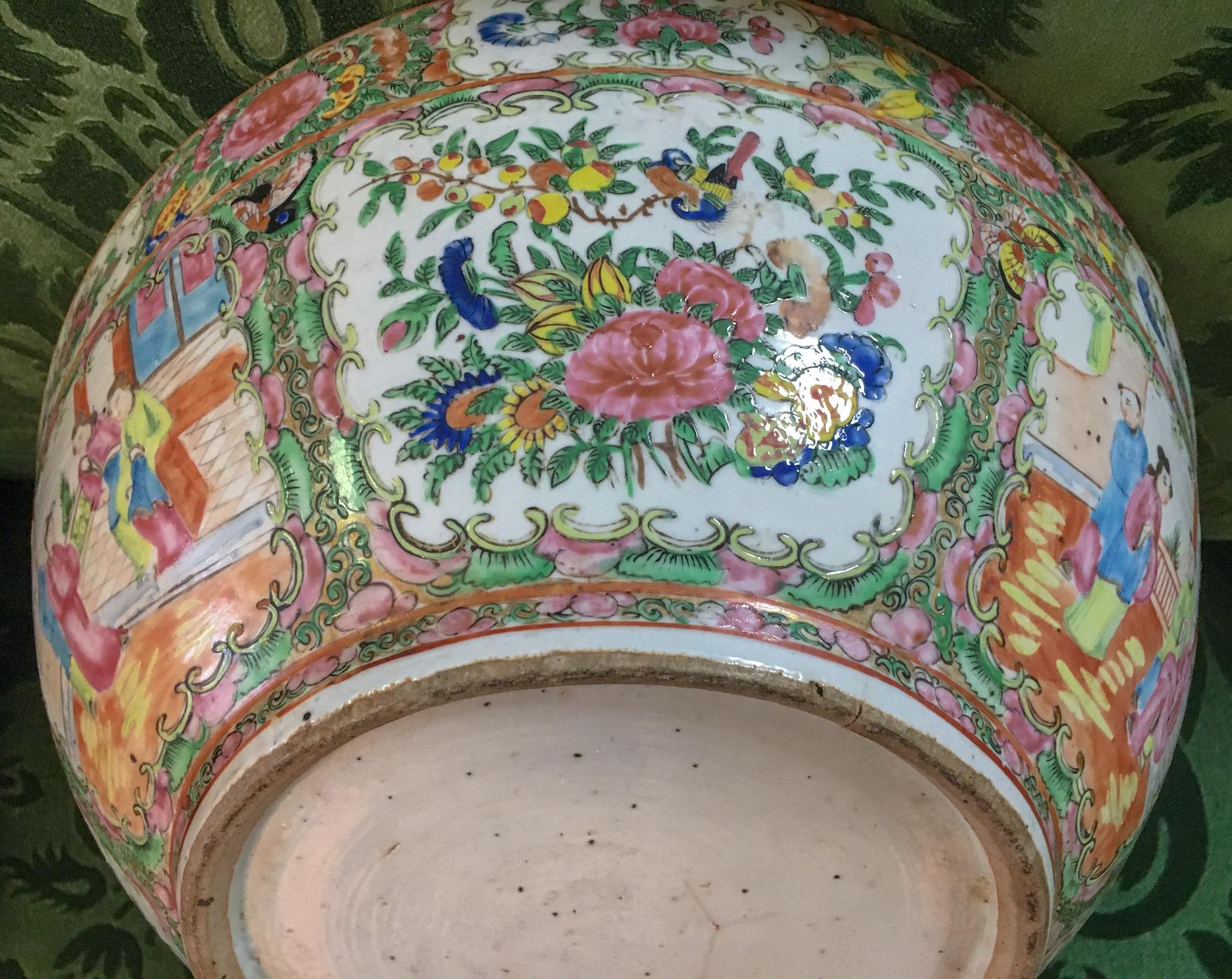 Bol à punch à médaillon rose d'exportation chinoise du 19e siècle Grand format en vente 3