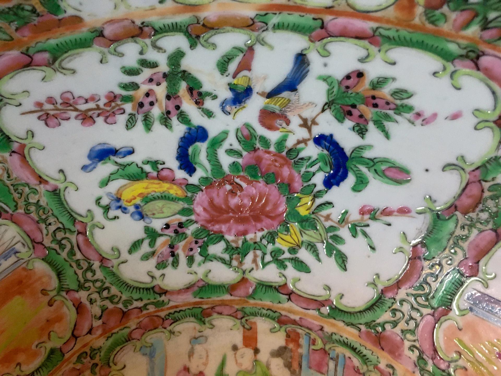 Exportation chinoise Bol à punch à médaillon rose d'exportation chinoise du 19e siècle Grand format en vente