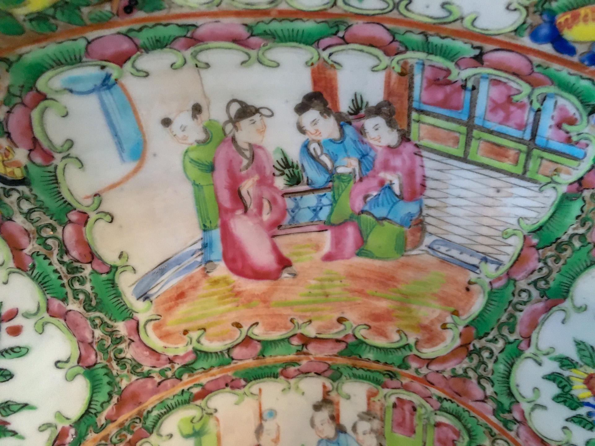 Bol à punch à médaillon rose d'exportation chinoise du 19e siècle Grand format Bon état - En vente à Savannah, GA