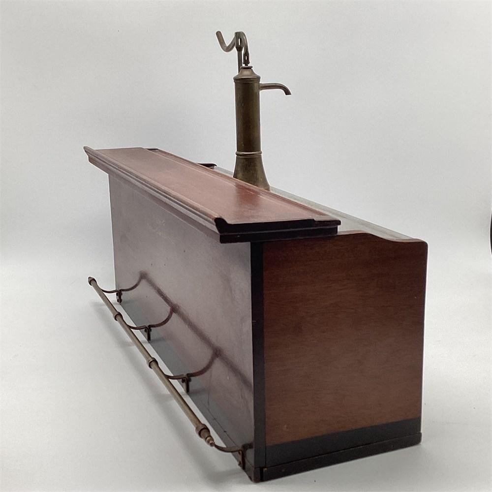 Américain Échantillon de vendeur du 19e siècle Brunswick Balke Collender Co. Barre de carafe à liqueur avec rail