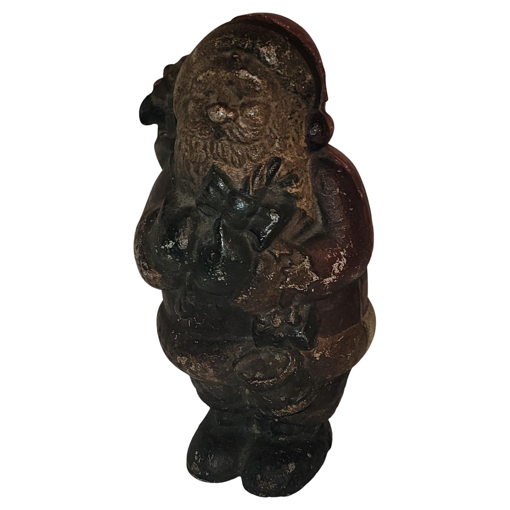 19èmec vieux Père Noël en fonte Banque et toute la peinture d'origine 1890 au début du siècle Hubbly et très bon état. Belle patine  la Banque peinte super rare.