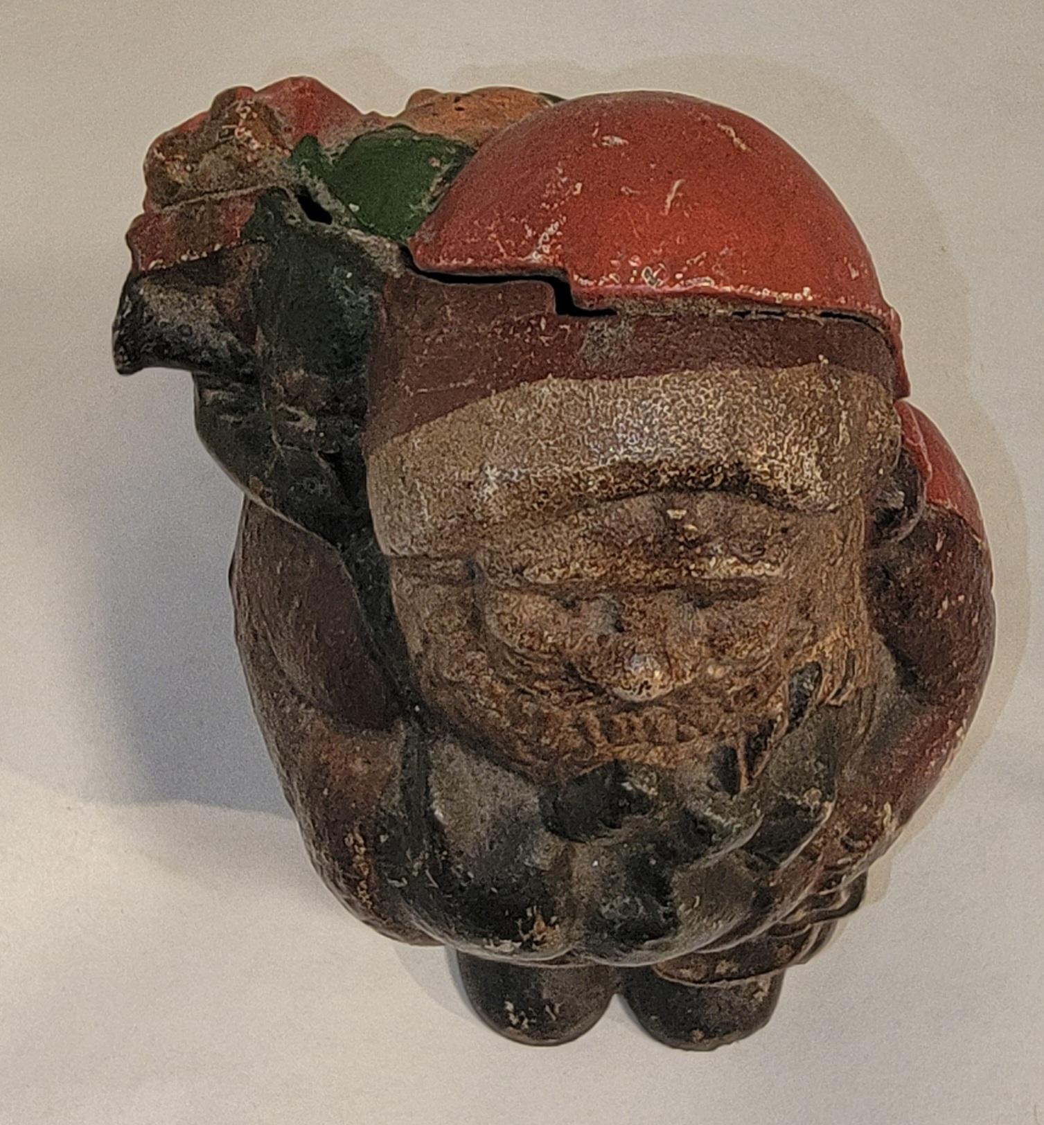 Banque de centimes du Père Noël du 19e siècle Bon état - En vente à Los Angeles, CA