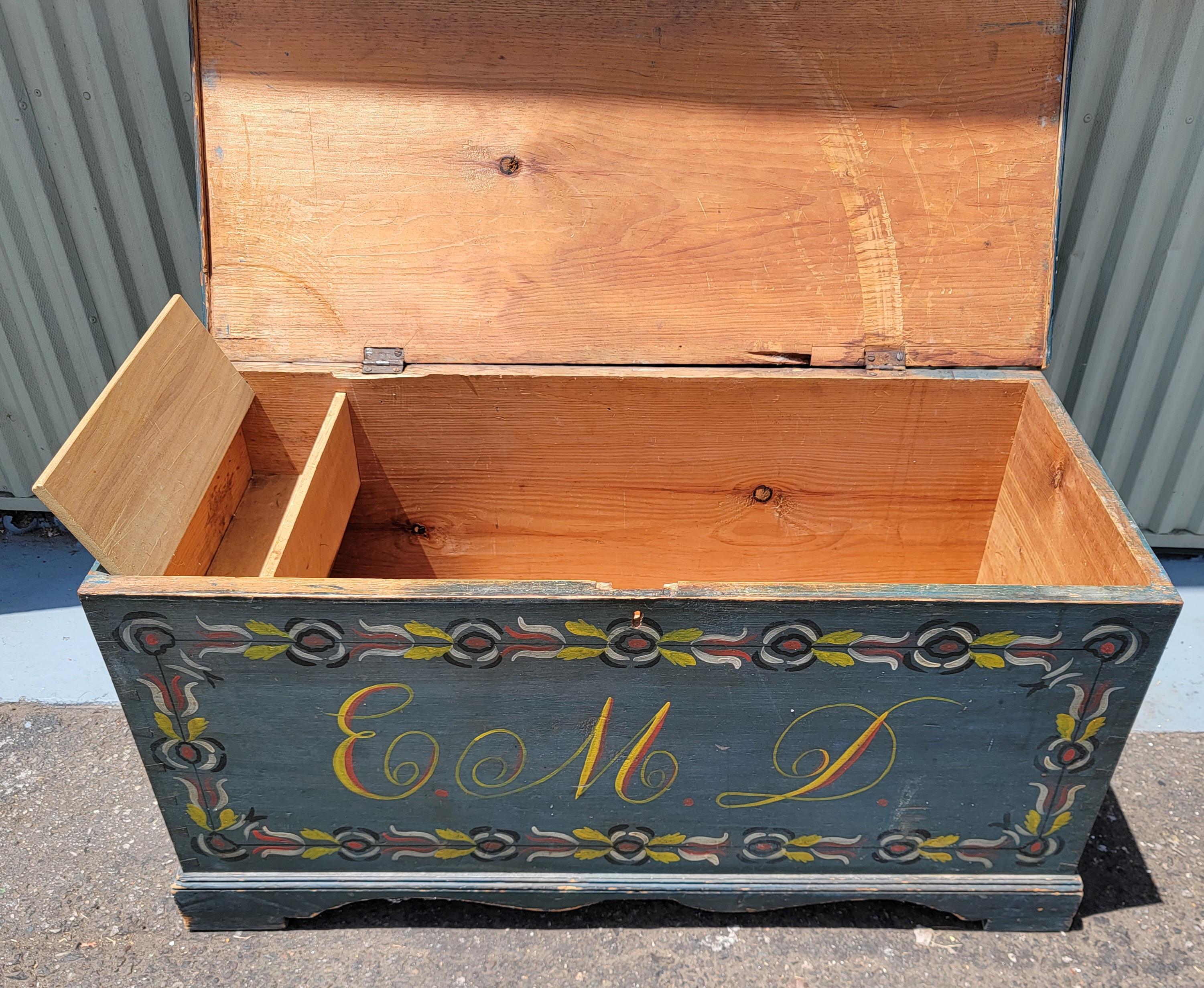 19Thc Schoharie County, New York Paint Decorated Blanket Chest In Good Condition For Sale In Los Angeles, CA