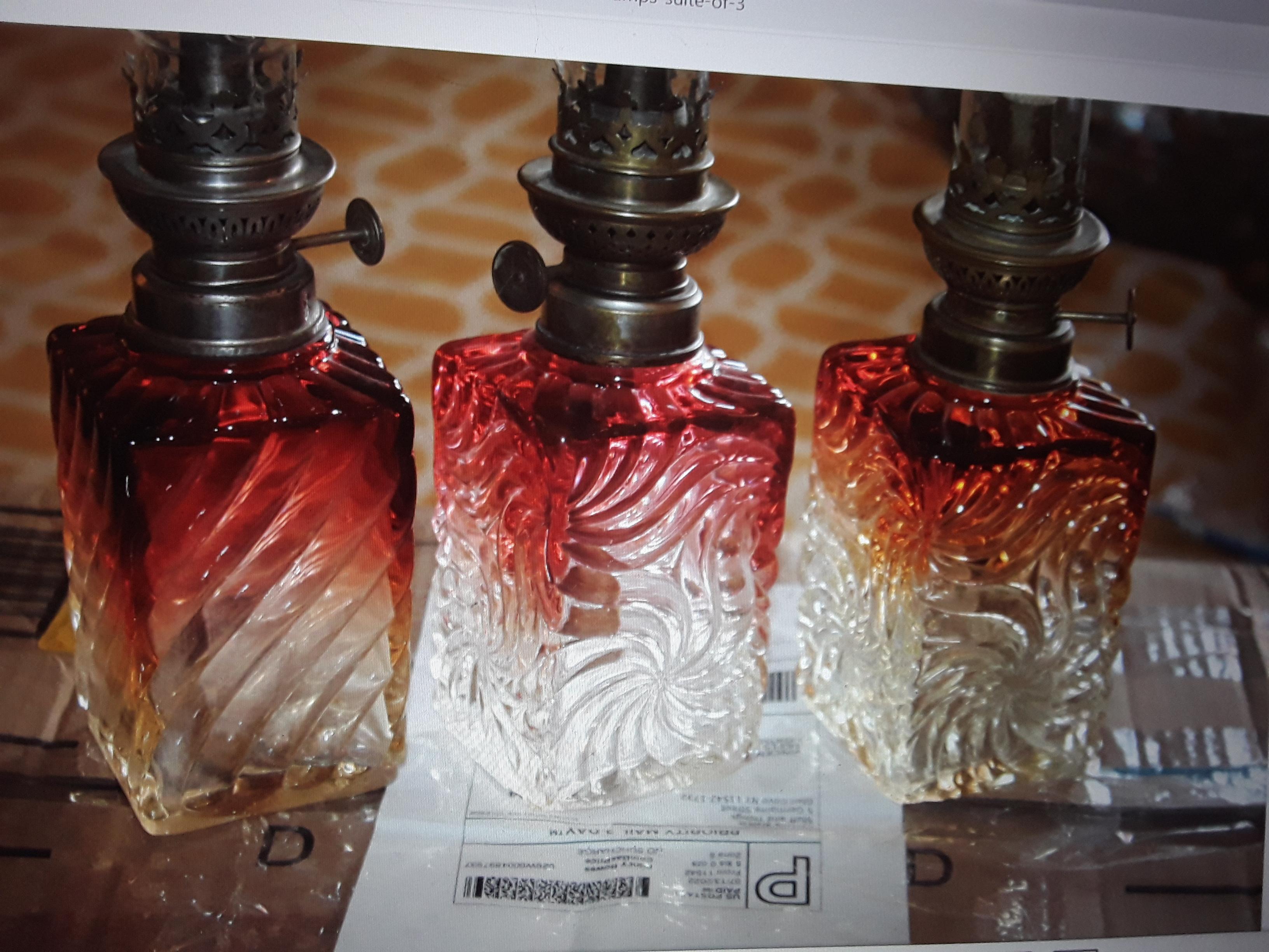Français Ensemble de lampes à huile Baccarat en teinte rose, 19e siècle, belles et prêtes à être restaurées en vente