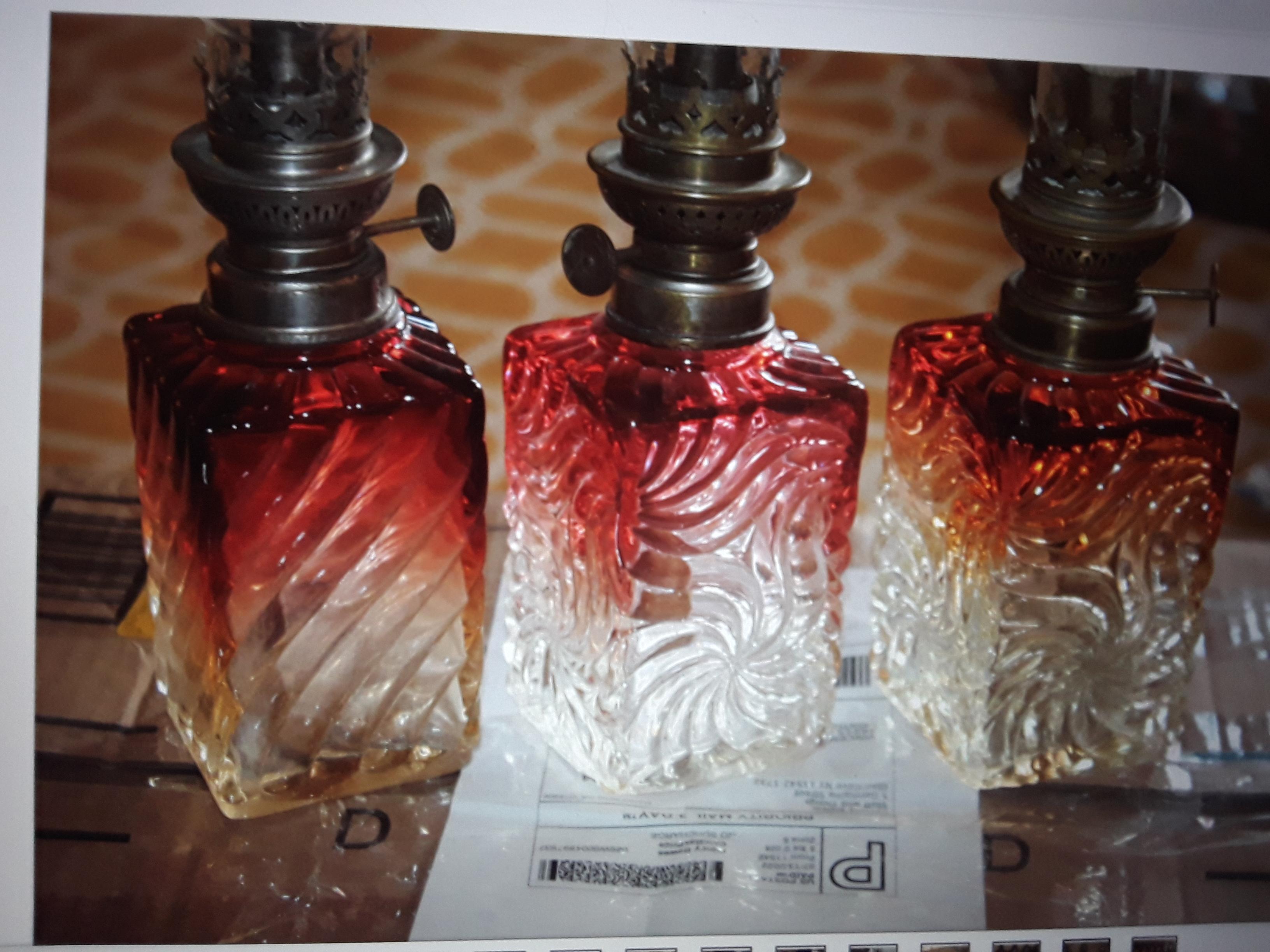 Ensemble de lampes à huile Baccarat en teinte rose, 19e siècle, belles et prêtes à être restaurées Bon état - En vente à Opa Locka, FL