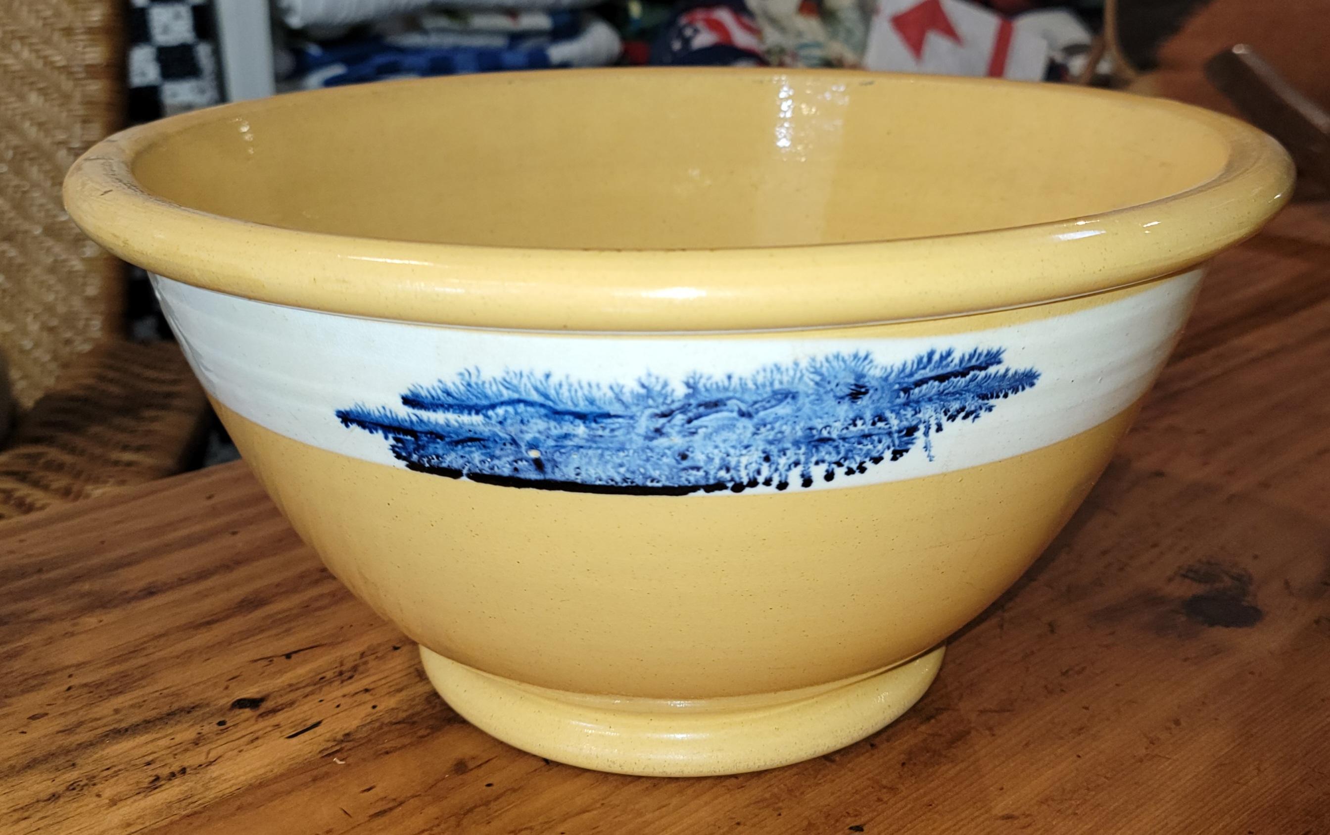 19thc Set of  Three Yellow Ware Bowls In Good Condition For Sale In Los Angeles, CA