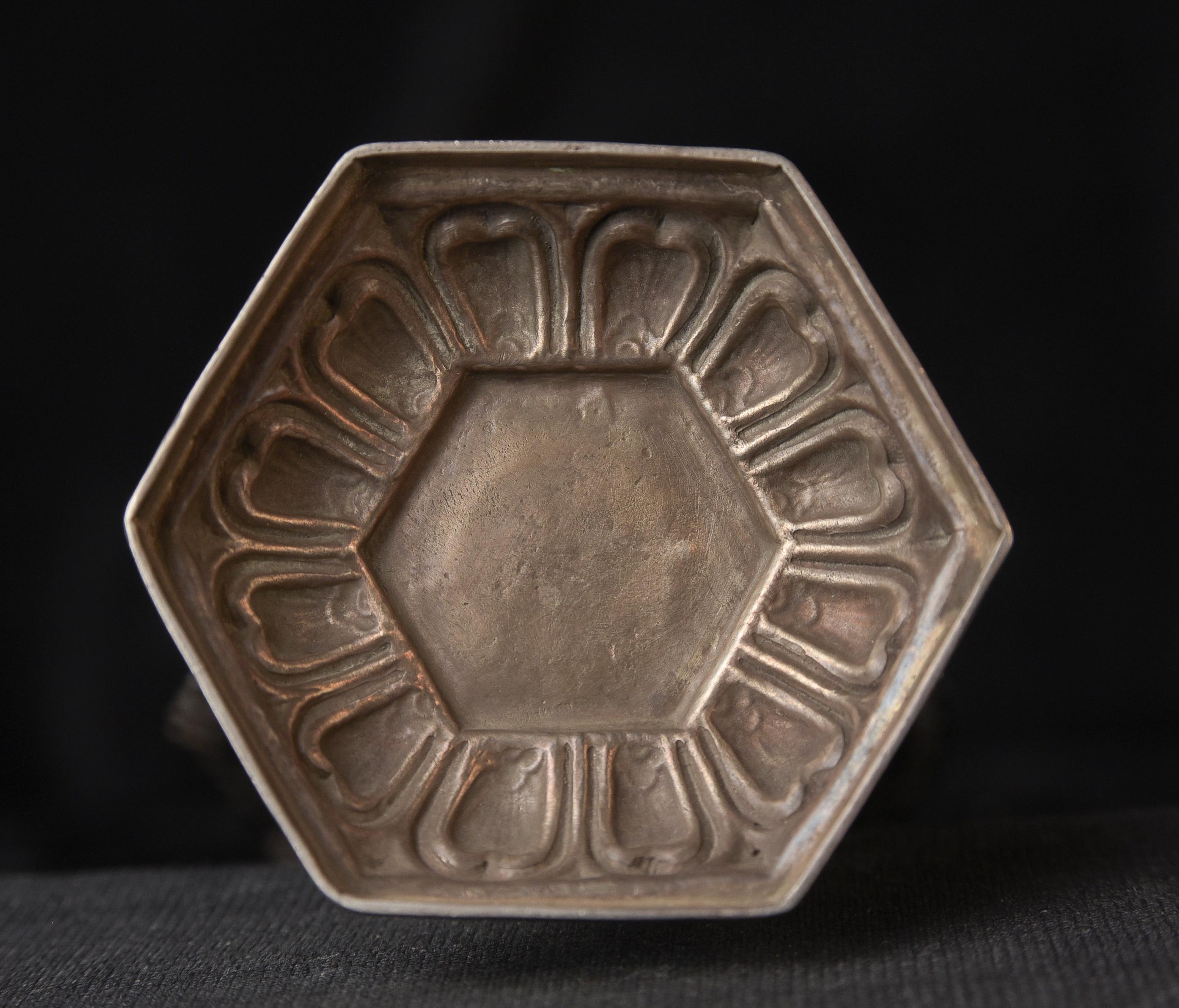 Bouddha coréen en argent du XIXe siècle. Très bon 10329 en vente 5