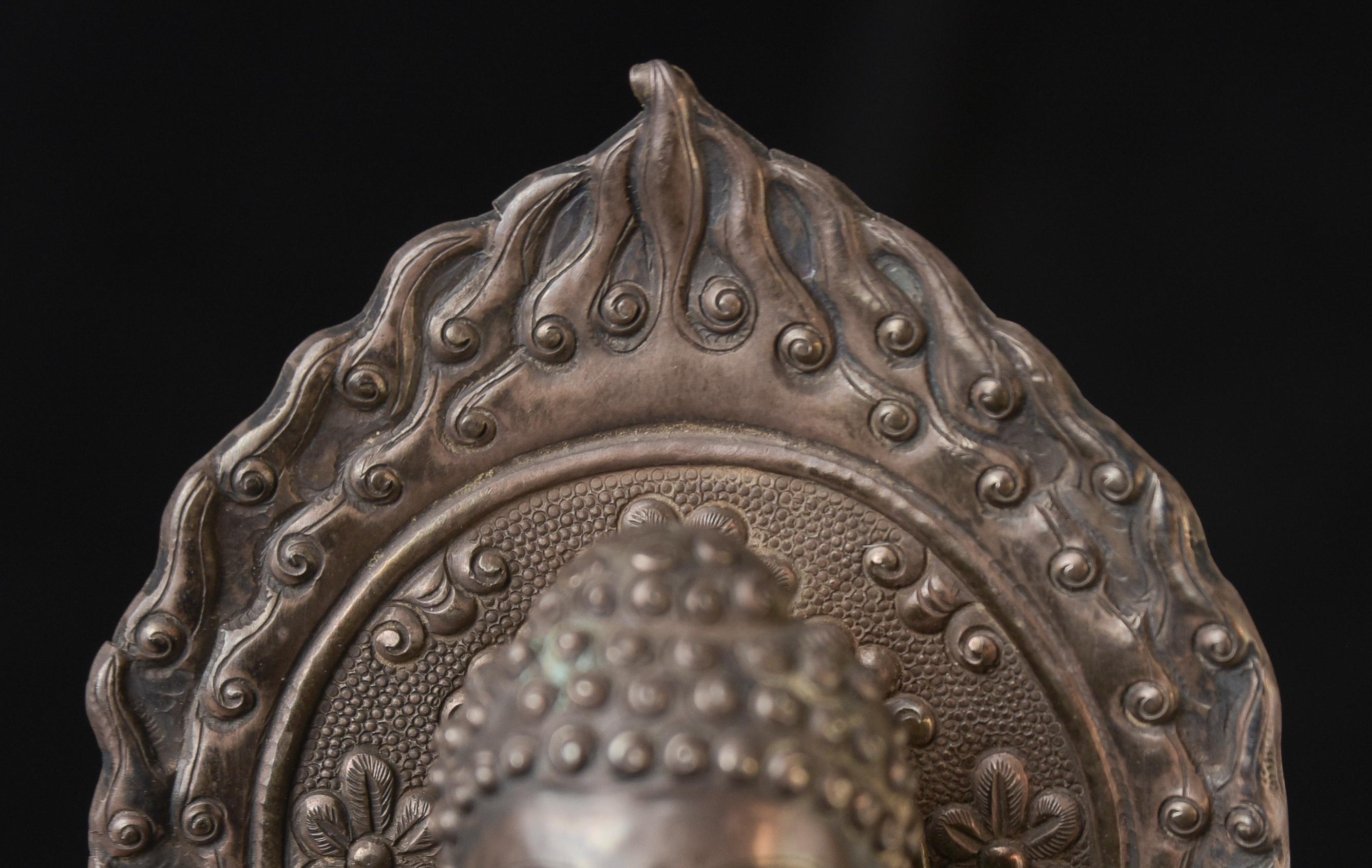 Bouddha coréen en argent du XIXe siècle. Très bon 10329 en vente 1