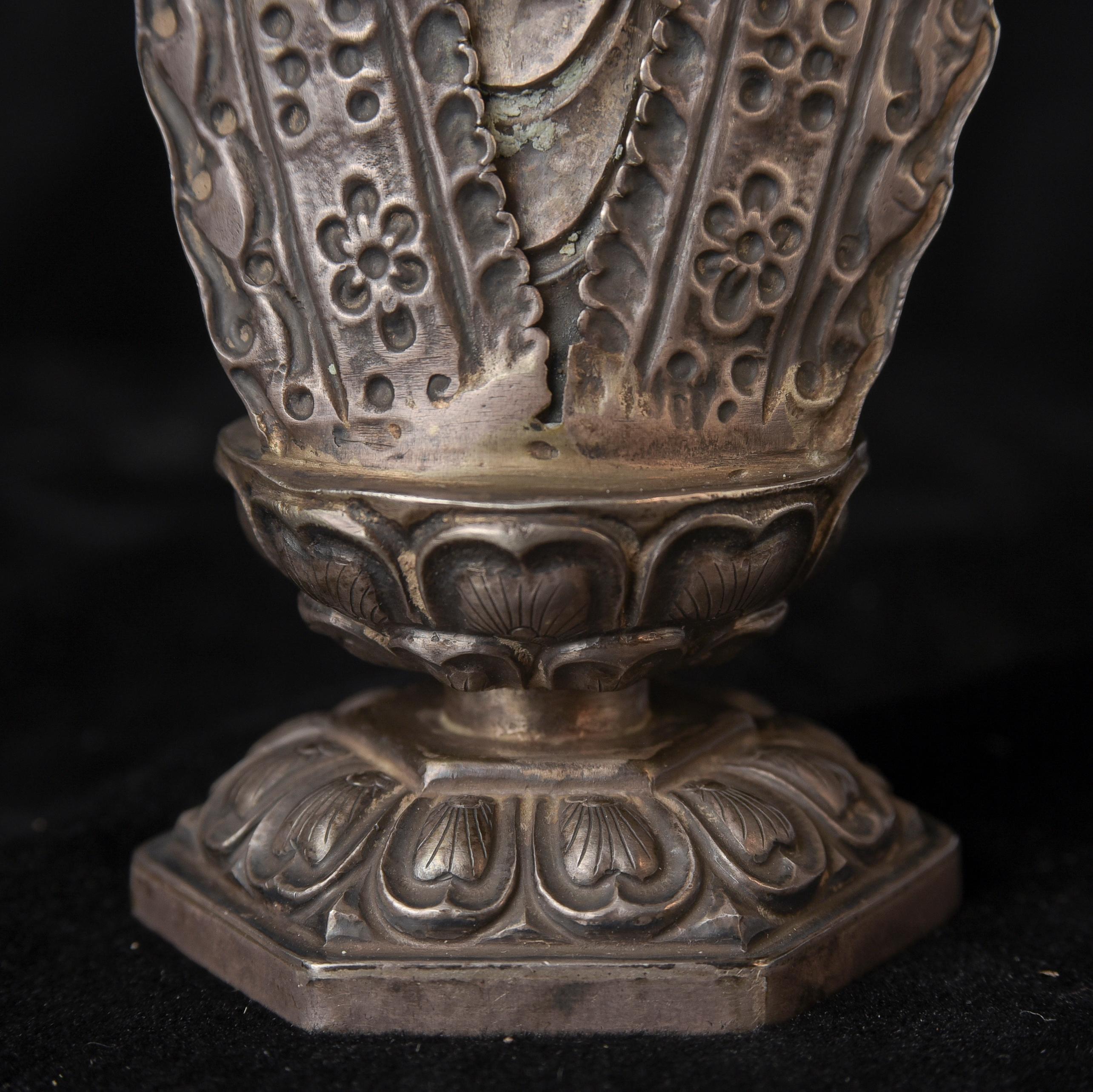 Bouddha coréen en argent du XIXe siècle. Très bon 10329 en vente 3