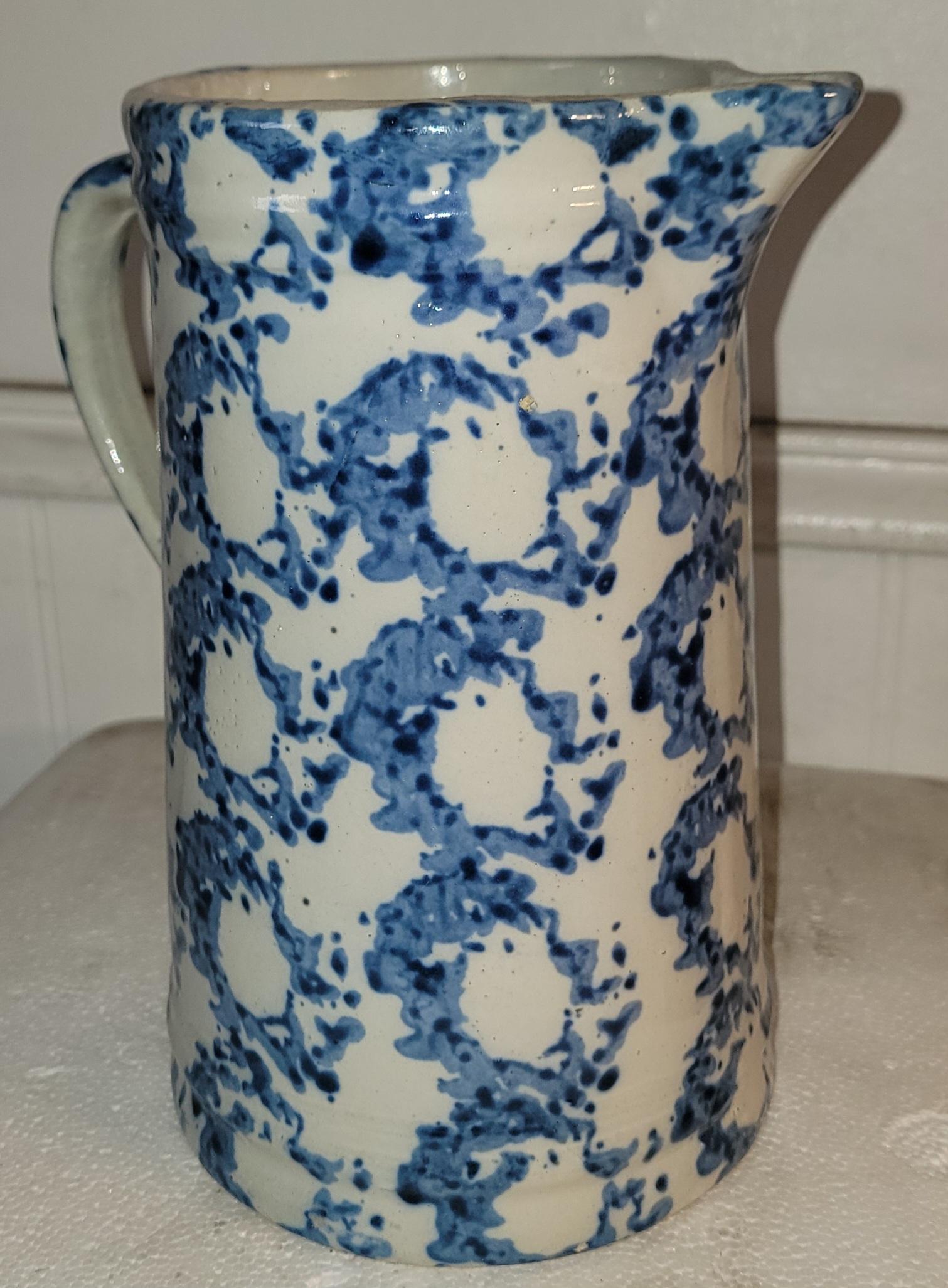 Artisanat Pichet en éponge à anneau de fumée du 19e siècle en vente