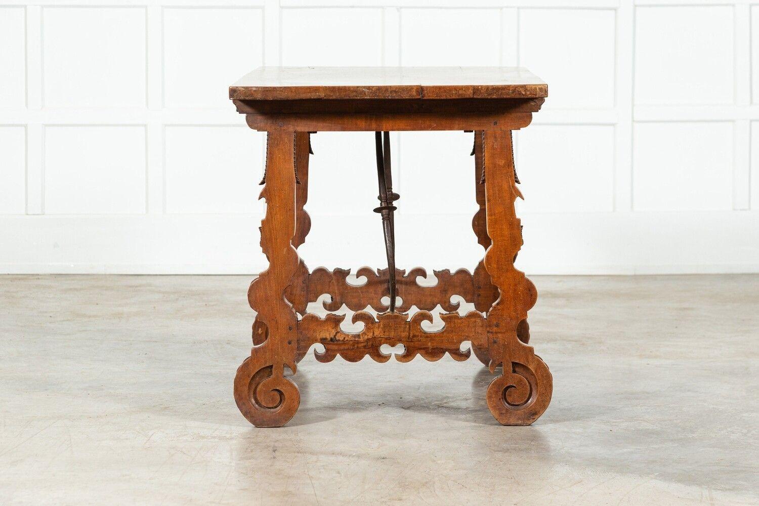 Table à tréteaux espagnole du 19e siècle en bois fruitier incrusté en vente 5