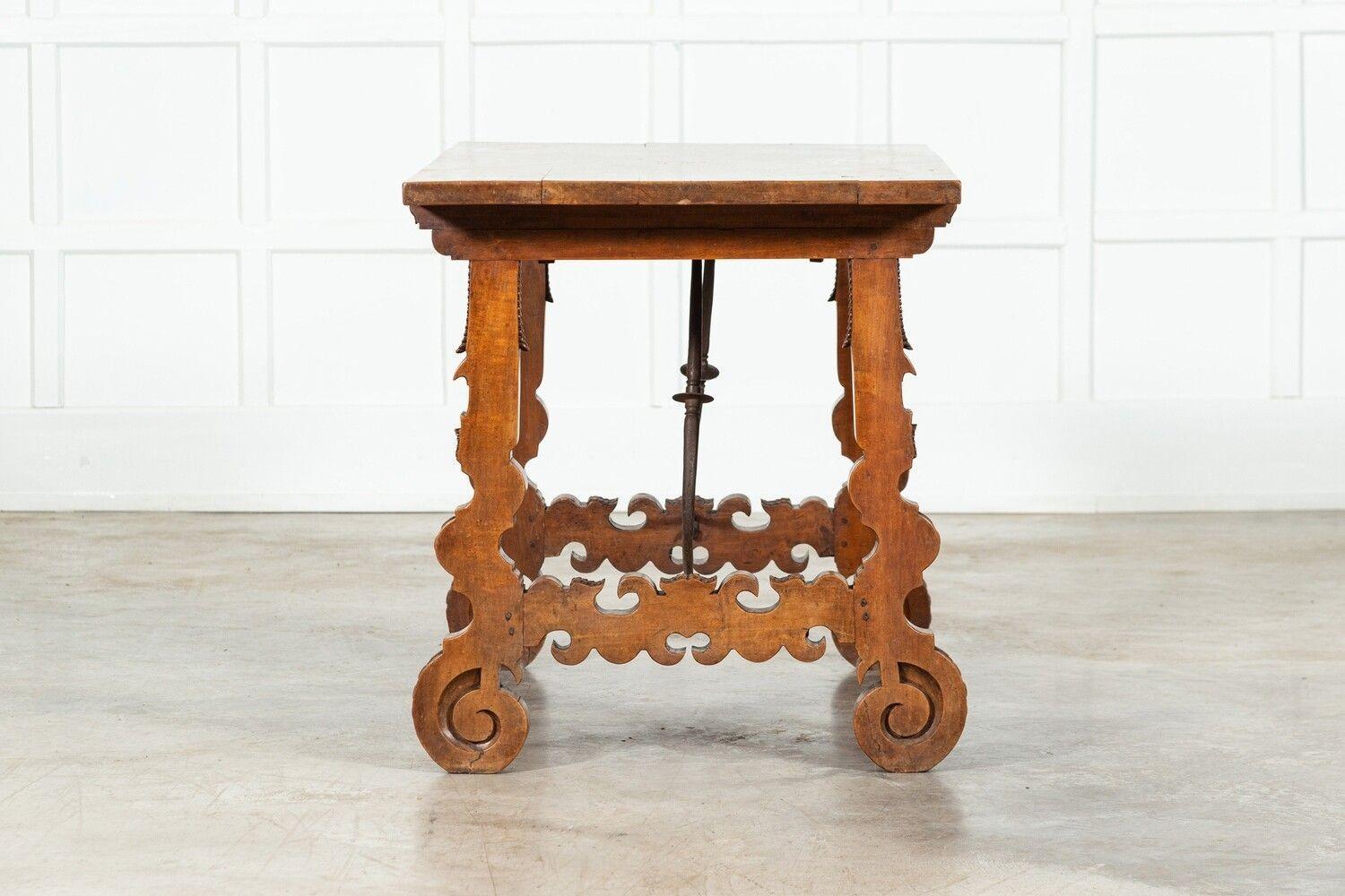 Table à tréteaux espagnole du 19e siècle en bois fruitier incrusté en vente 3