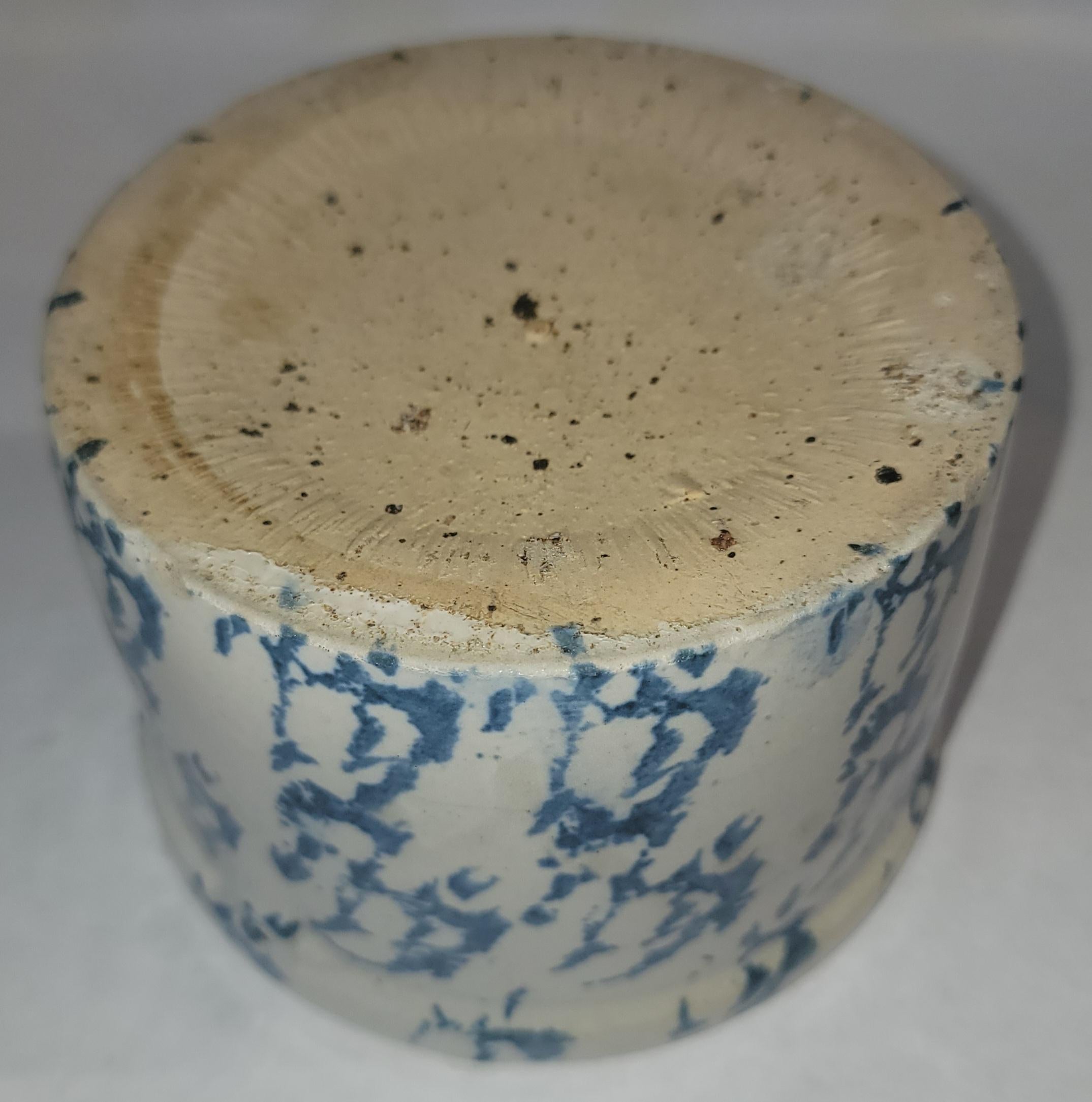 19thc Sponge lidded crock with light blue hand painted sponge design. Crock is in greet condition with wear from age and use. 