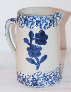 schwammkanne mit floralem Muster aus dem 19