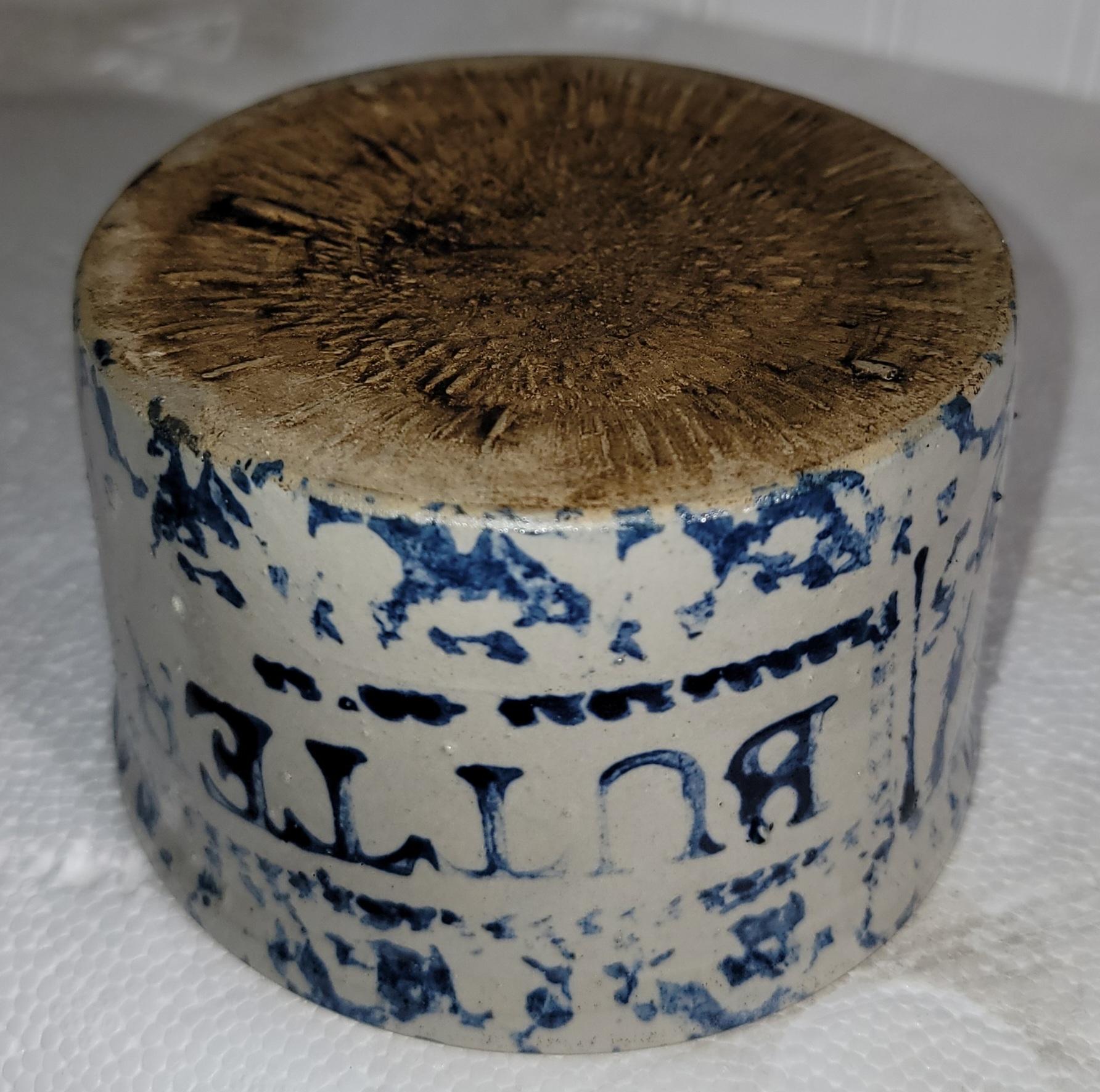 19Thc mini butter crock in sponge ware pottery in pristine condition.Nice age markings on the base of crock.