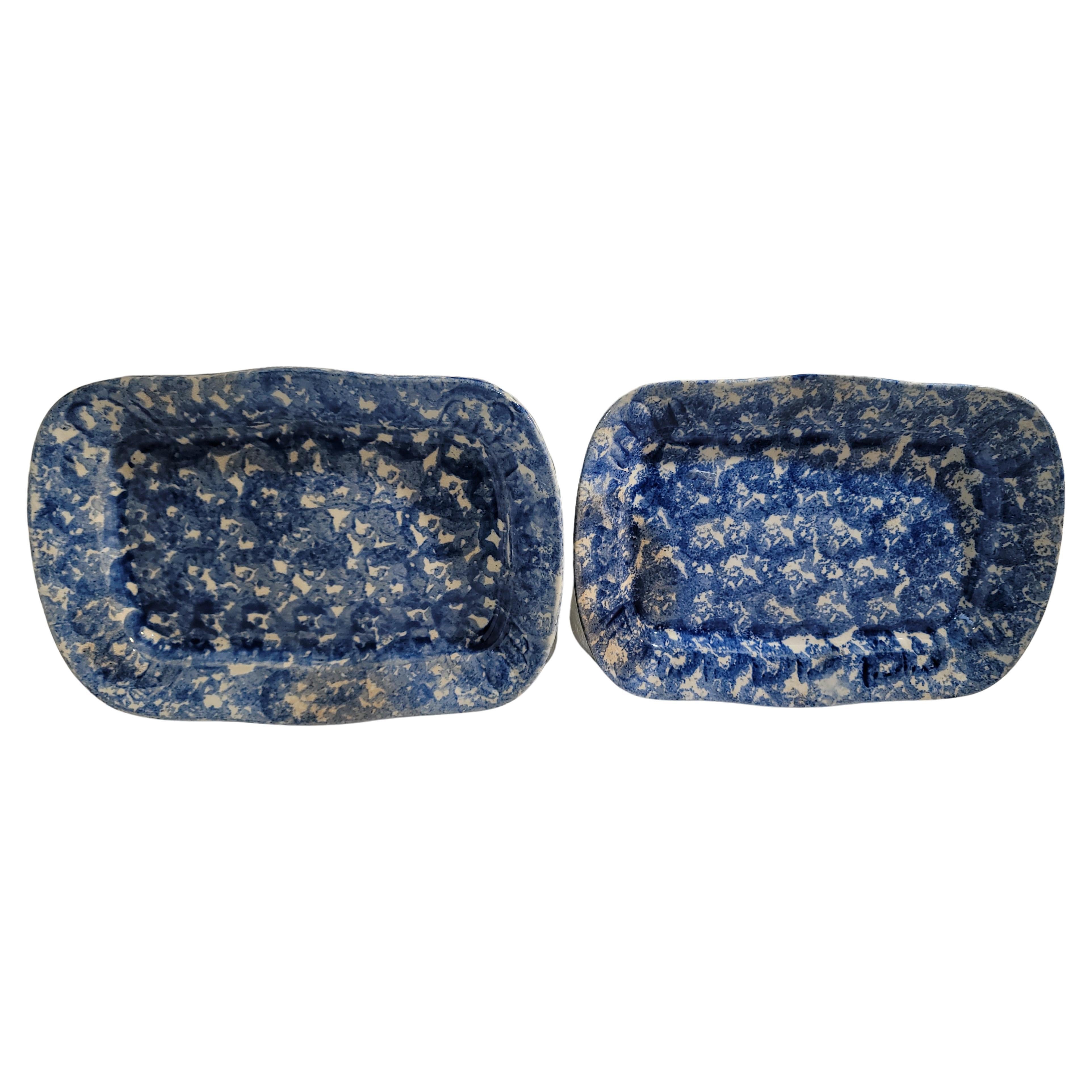19ème siècle Paire de plats de service en poterie sponge ware en très bon état.Remarquez qu'ils sont dans le motif de l'anneau de fumée.L'état est très bon.Vendu comme une paire.