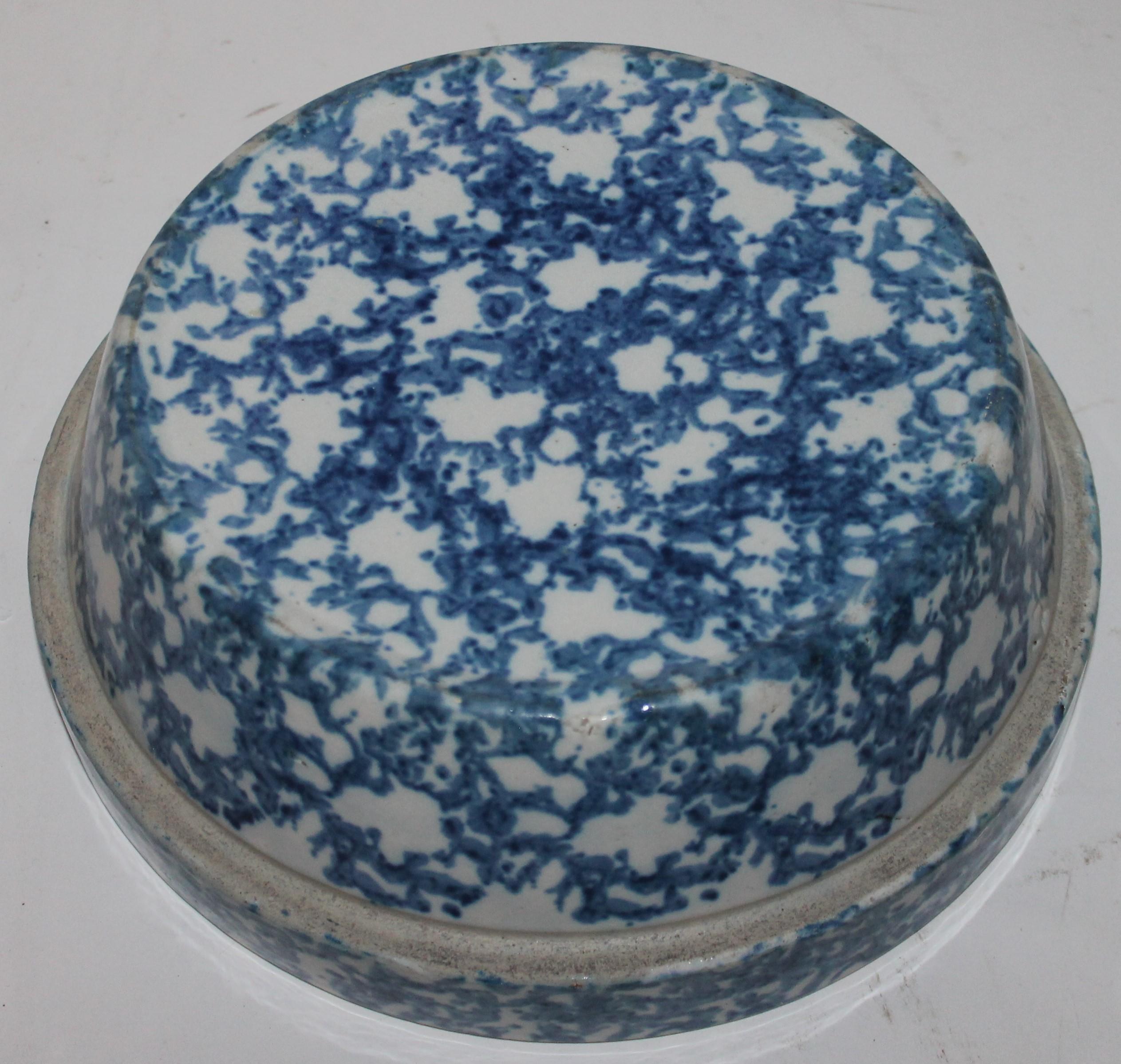 Hand-Crafted 19th Century Sponge Ware Bake Dish For Sale