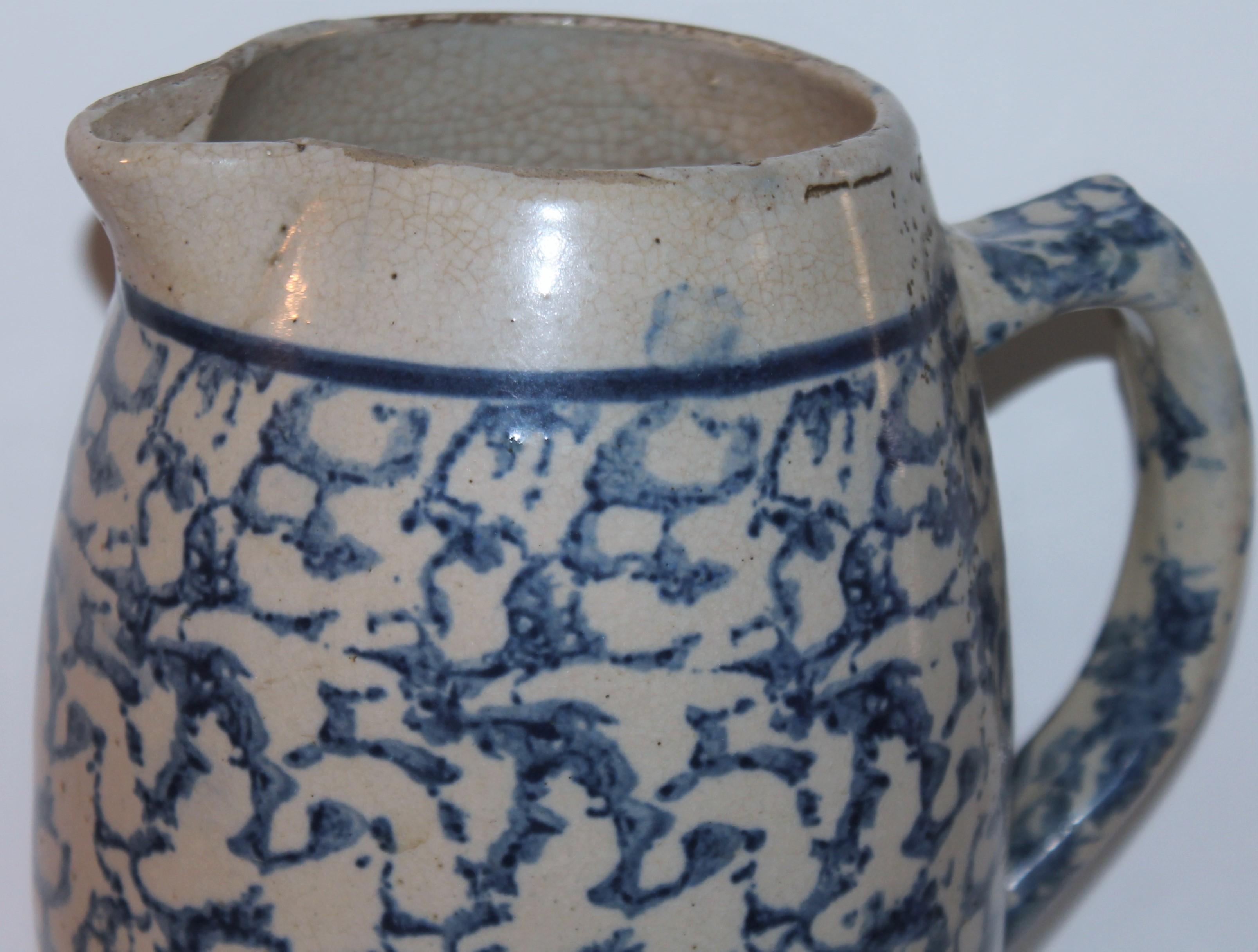 Américain Pichet en poterie de tonneau en éponge du 19e siècle en vente