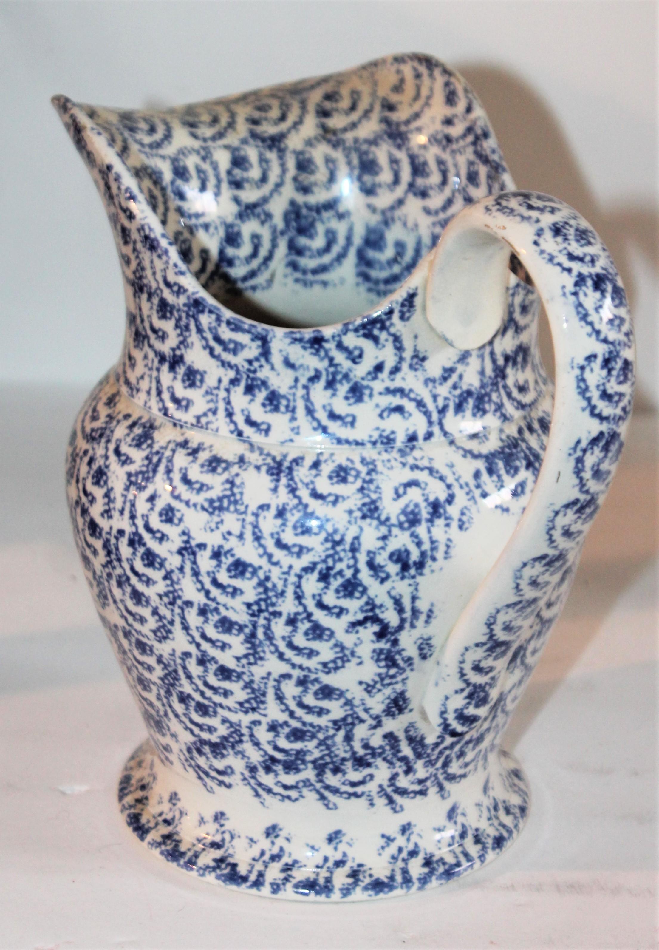 19th Century Sponge Ware Bulbous Soft Paste Pitcher In Good Condition For Sale In Los Angeles, CA