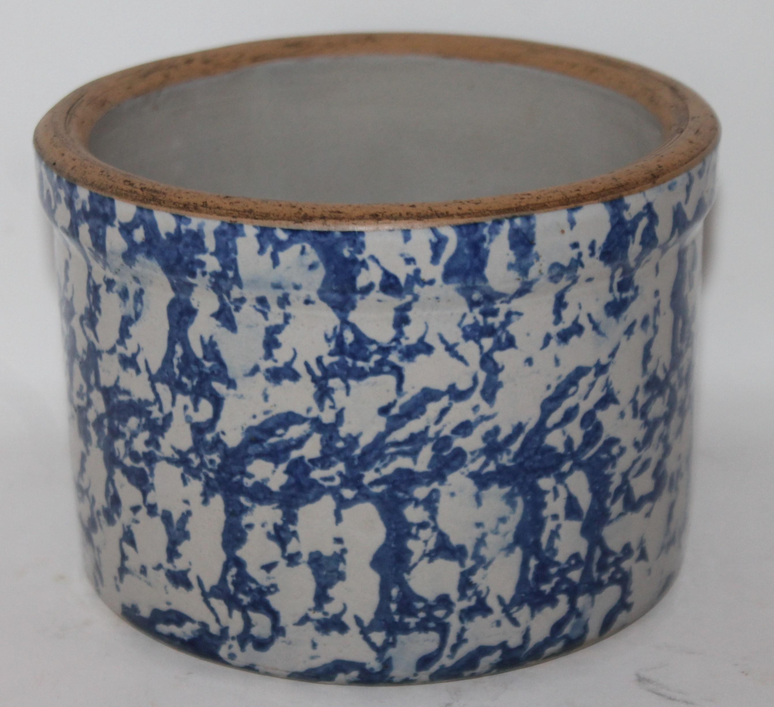 Hand-Crafted 19th Century Sponge Ware Butter Crock For Sale