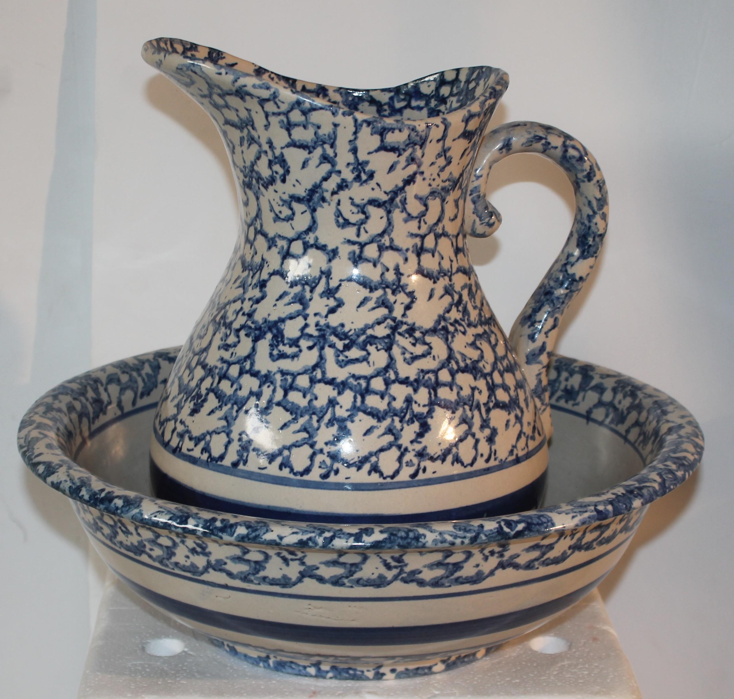 19Thc Blue & white sponge ware pitcher and bowl in pristine condition. This hand painted sponge pottery pitcher & bowl is in very good condition. Great addition to any collection.

Measurements are approximate - 
bowl- 14.5 diameter x 4.5 high