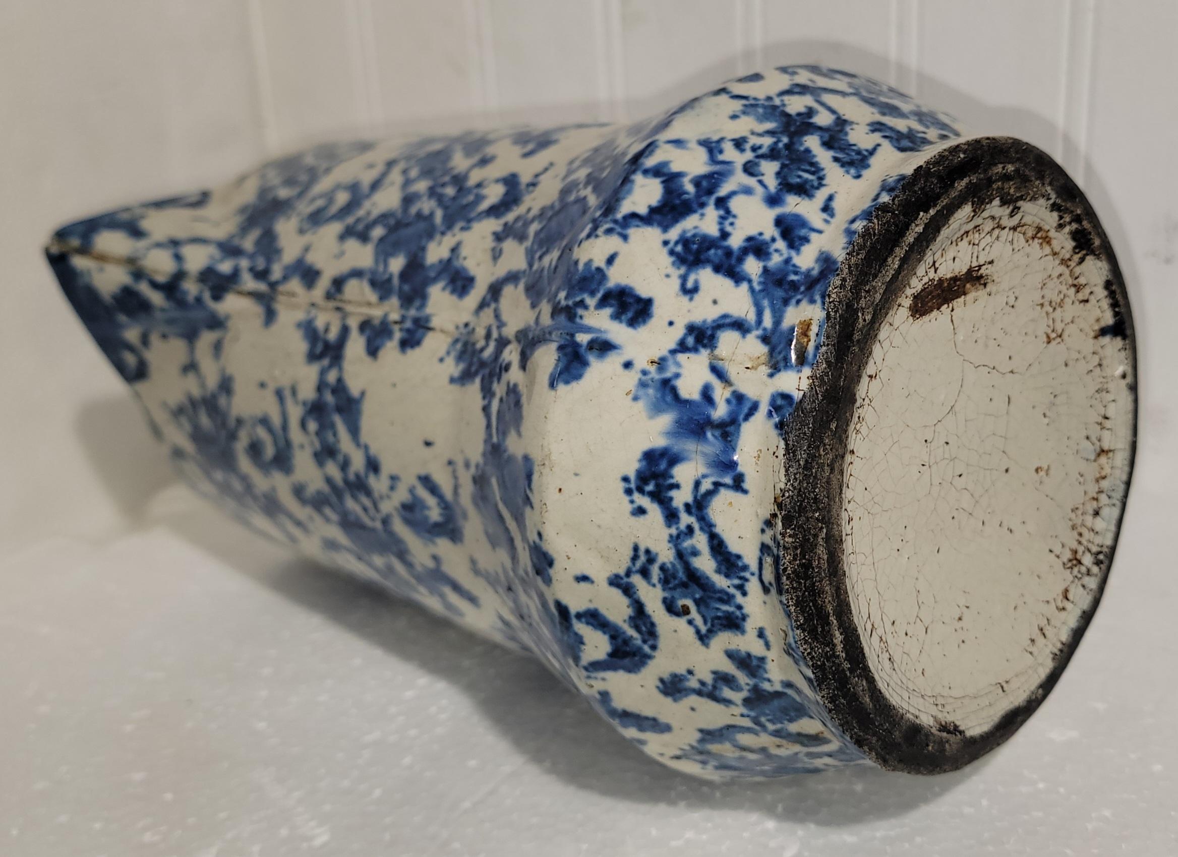 19thc Sponge Ware Pitcher In Good Condition For Sale In Los Angeles, CA