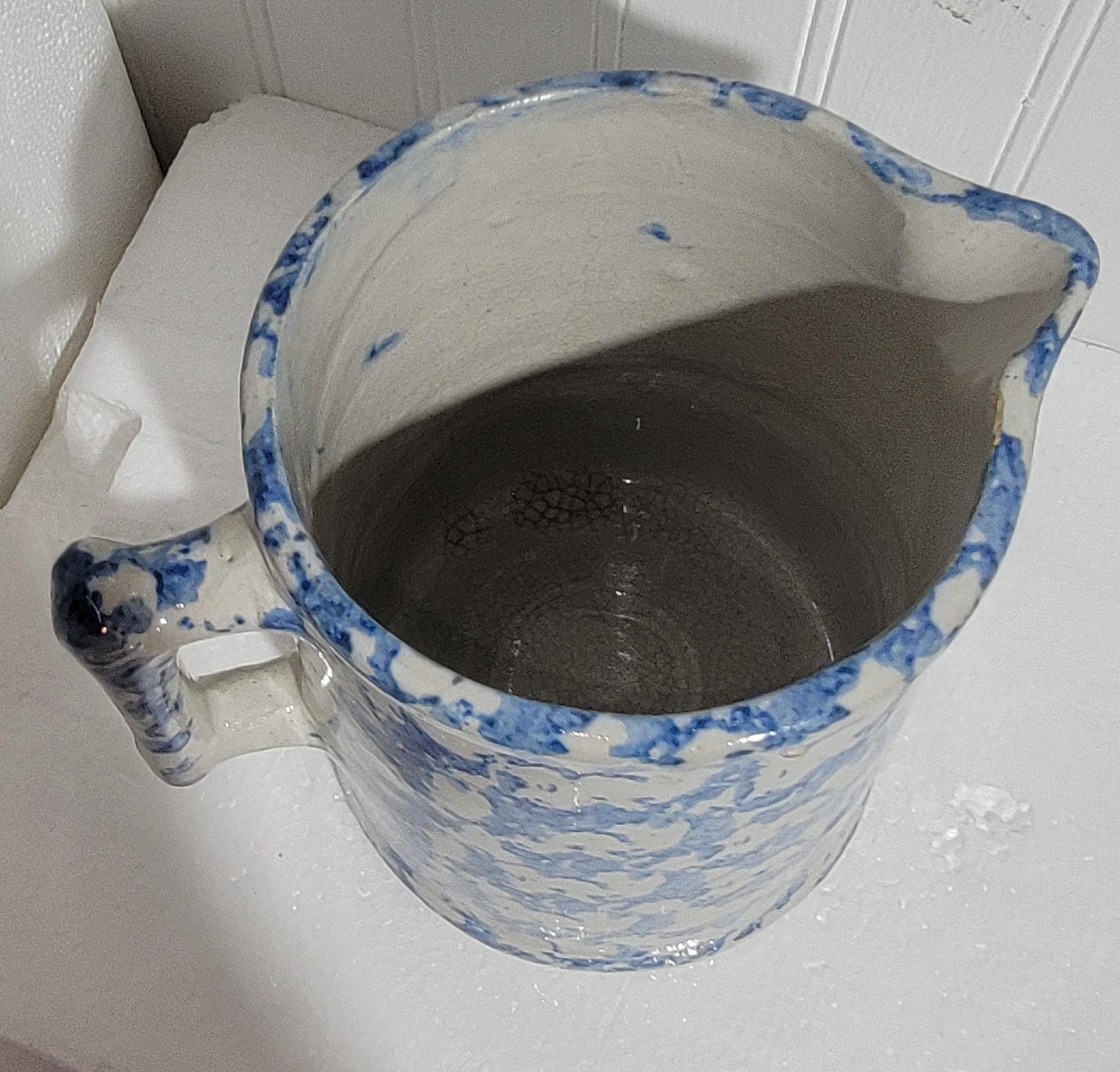 19Thc Sponge Ware Pitcher In Good Condition For Sale In Los Angeles, CA