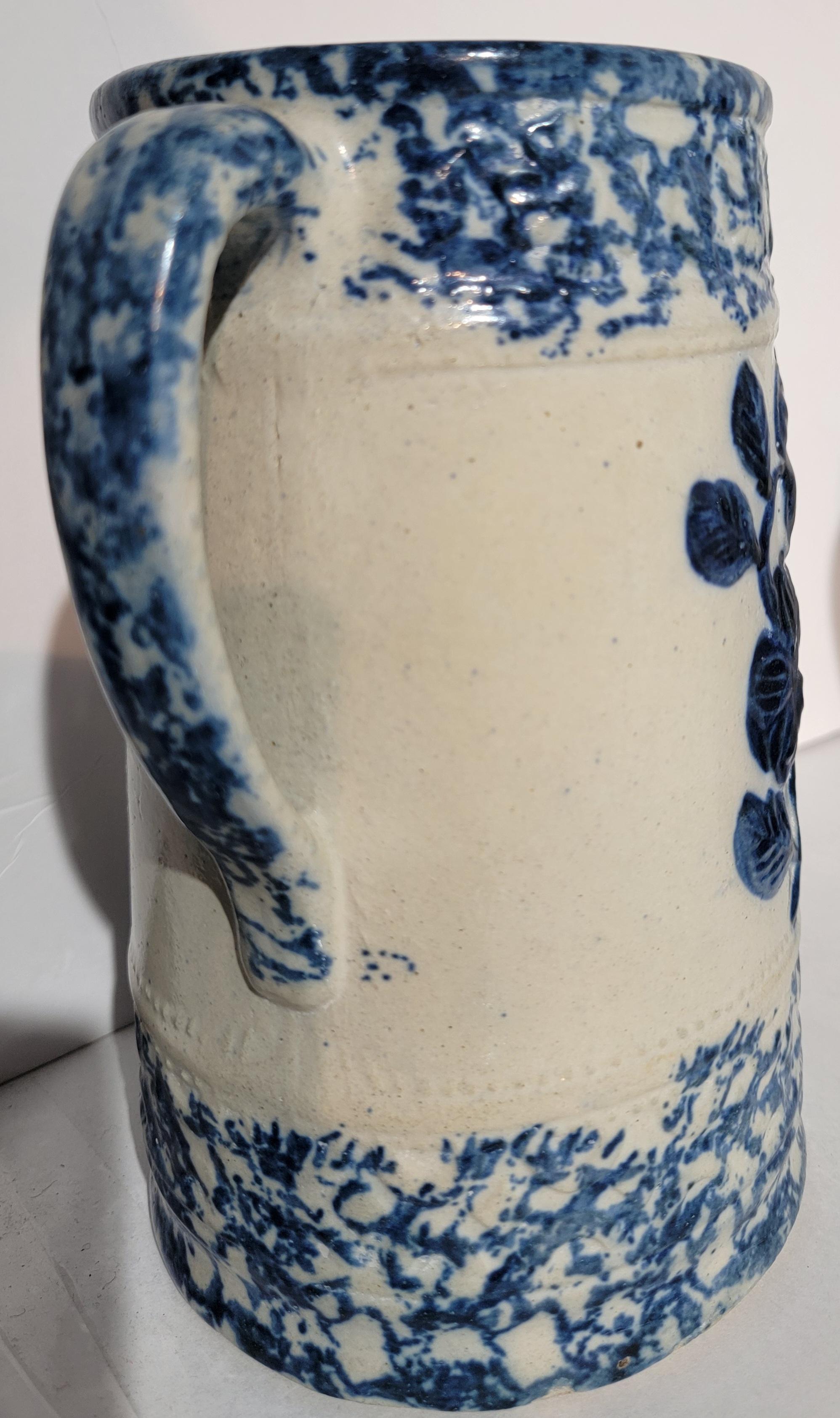 Poteries Pichets en éponge du 19e siècle avec motif floral en vente
