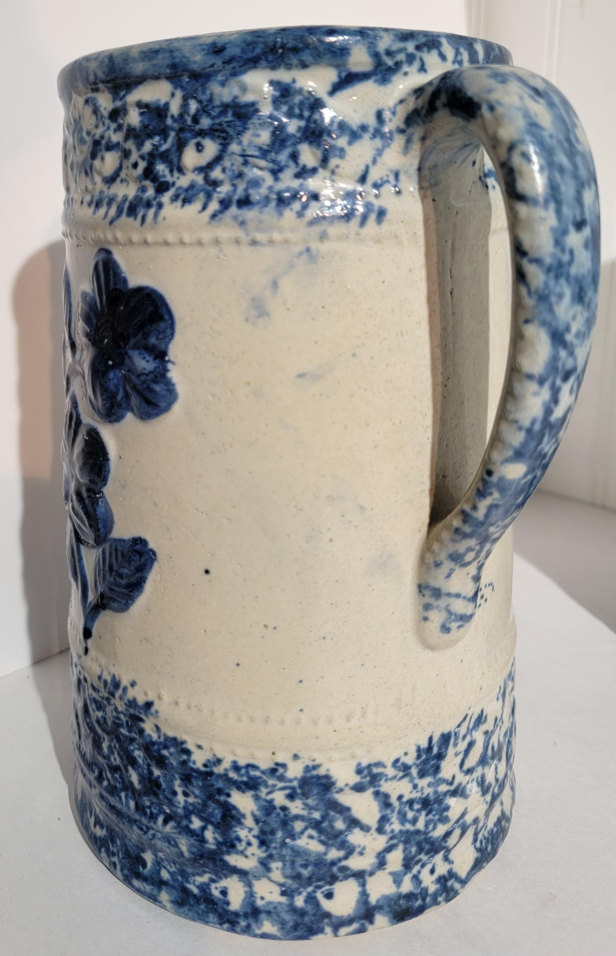 Pichets en éponge du 19e siècle avec motif floral en vente 1