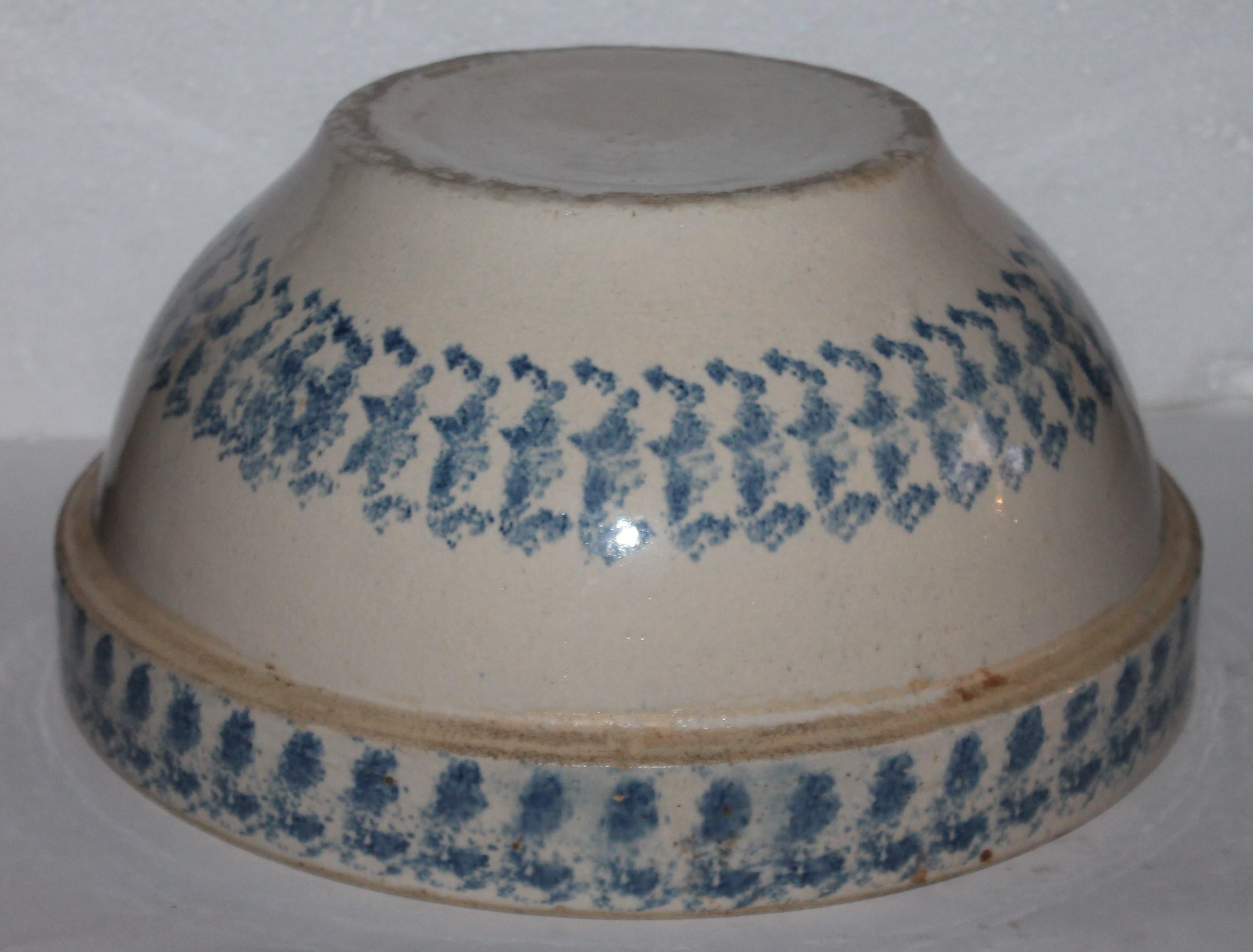 American 19th Century Sponge Ware Pottery Batter Bowl For Sale