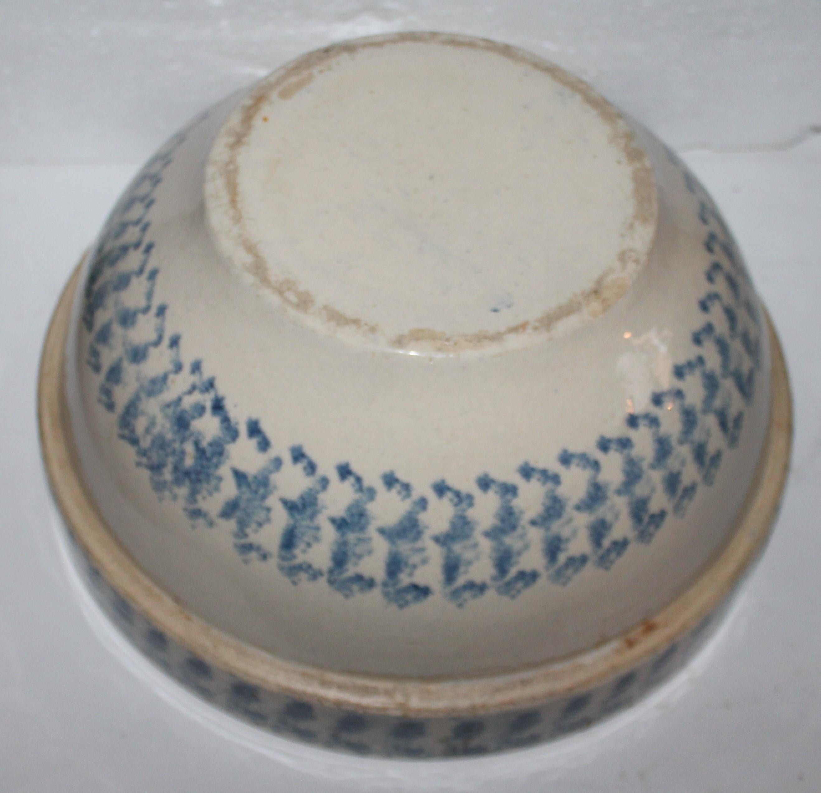 Hand-Crafted 19th Century Sponge Ware Pottery Batter Bowl For Sale