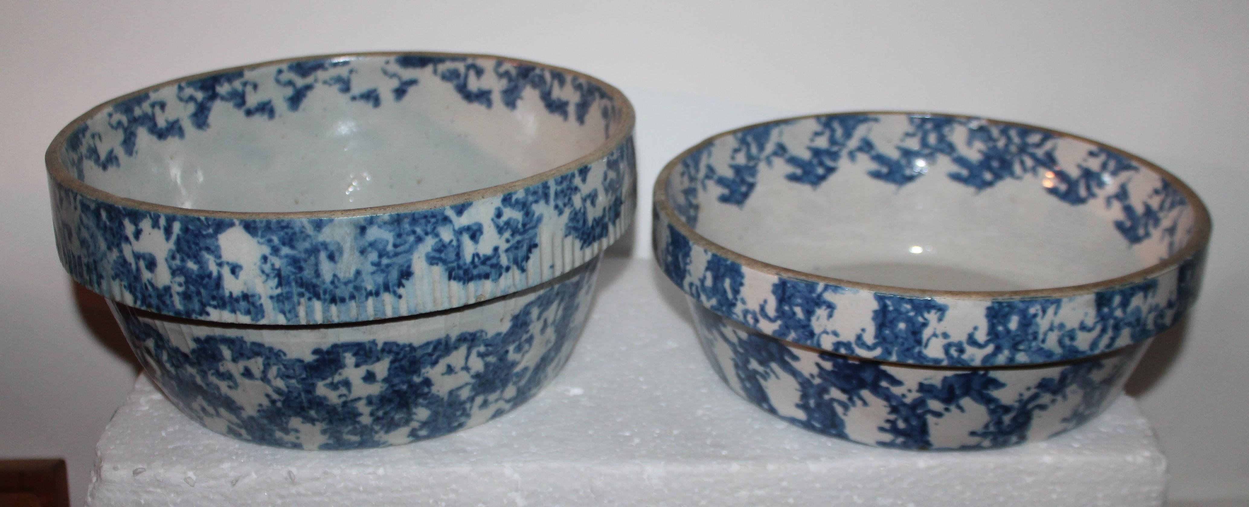 These two amazing decorated sponge ware bowls are bake dishes or bean pots. Great for serving hot or cold foods. Super for outdoor or indoor picnics. Super colors and condition. Sold as a group of two.

Large bowl measures 11 x 5 
smaller bowl