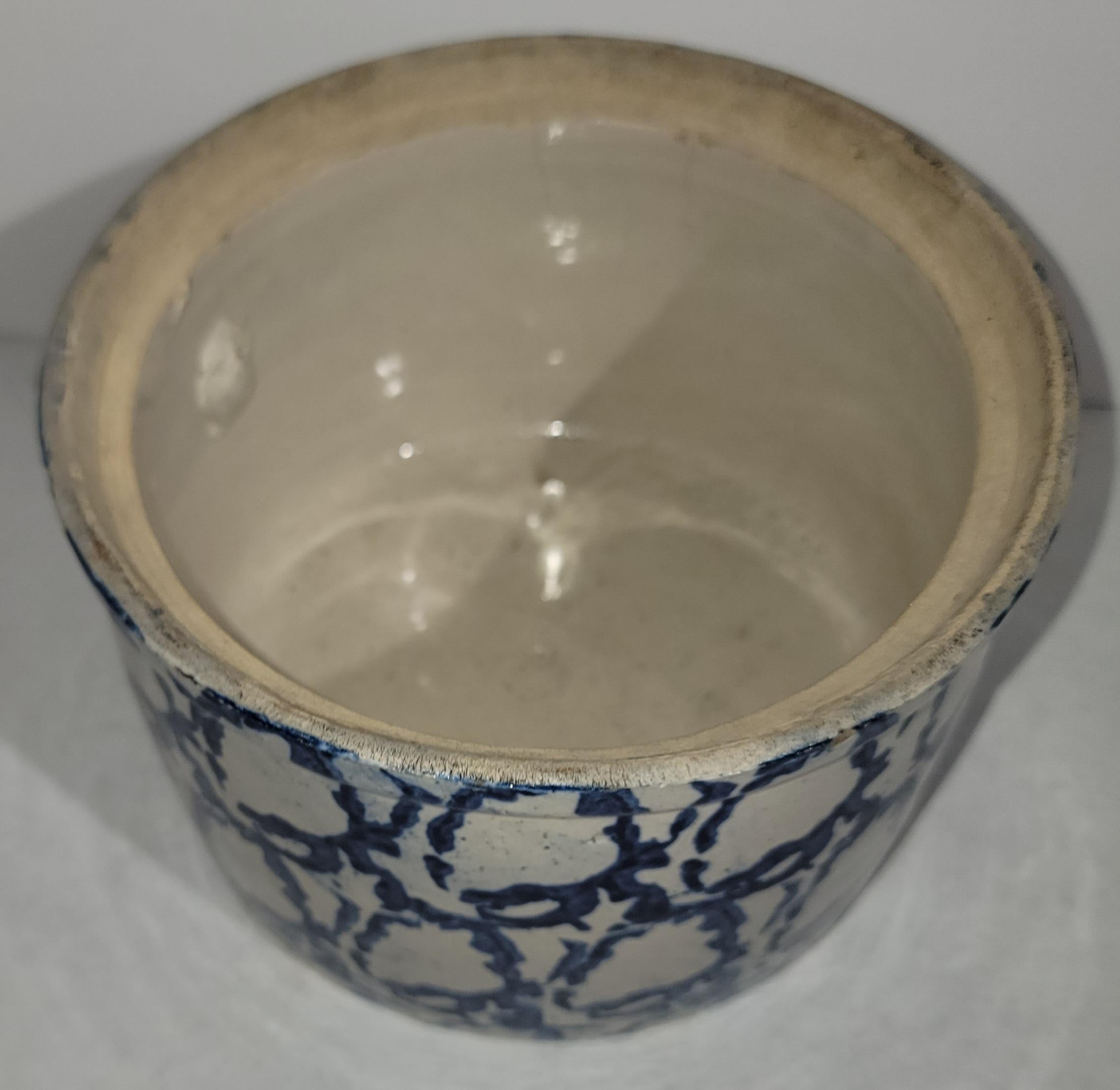„Butter“-Keramik aus Sponge Ware-Keramik, 19. Jahrhundert  im Zustand „Starke Gebrauchsspuren“ im Angebot in Los Angeles, CA