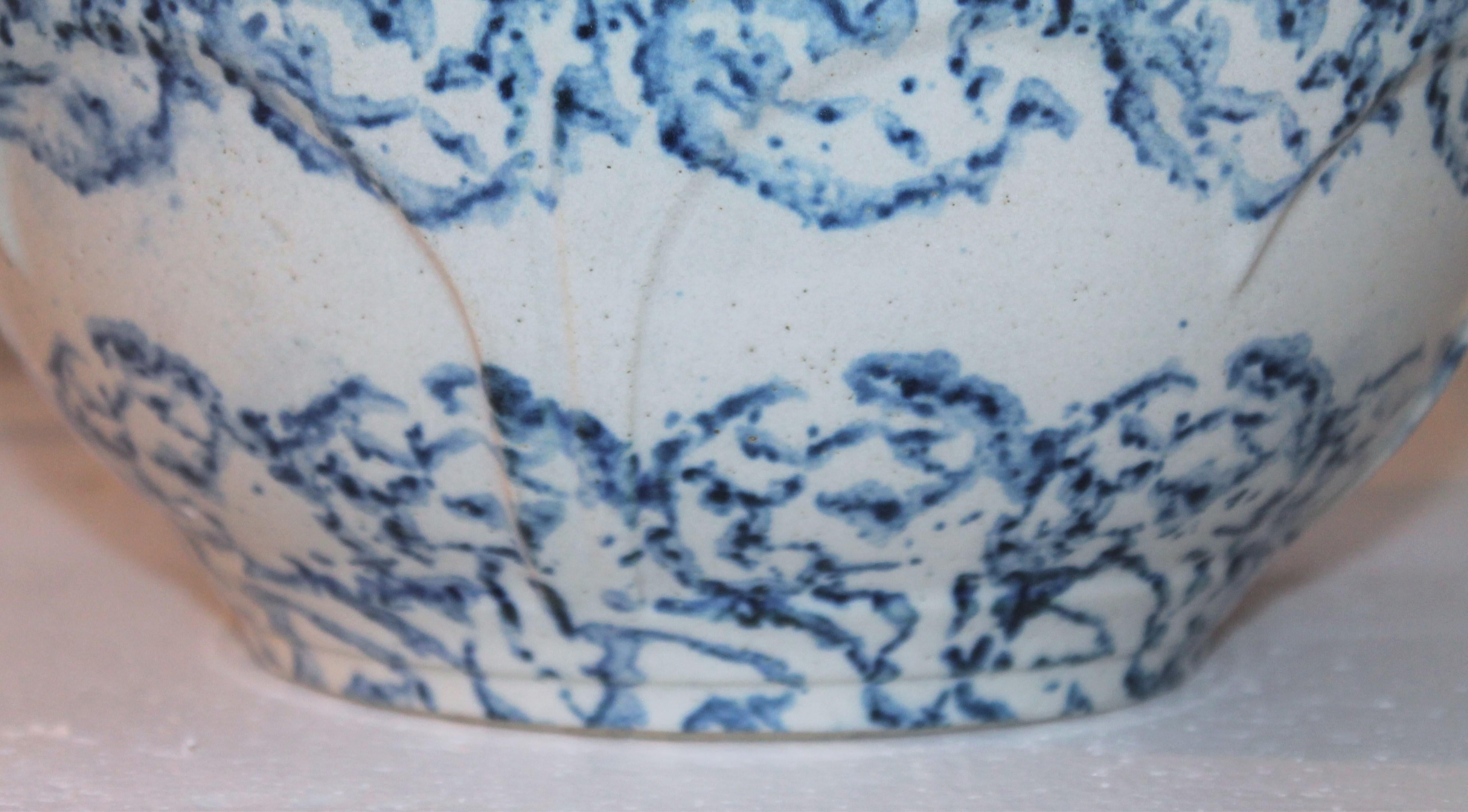 American 19th Century Sponge Ware Pottery Mixing Bowl For Sale