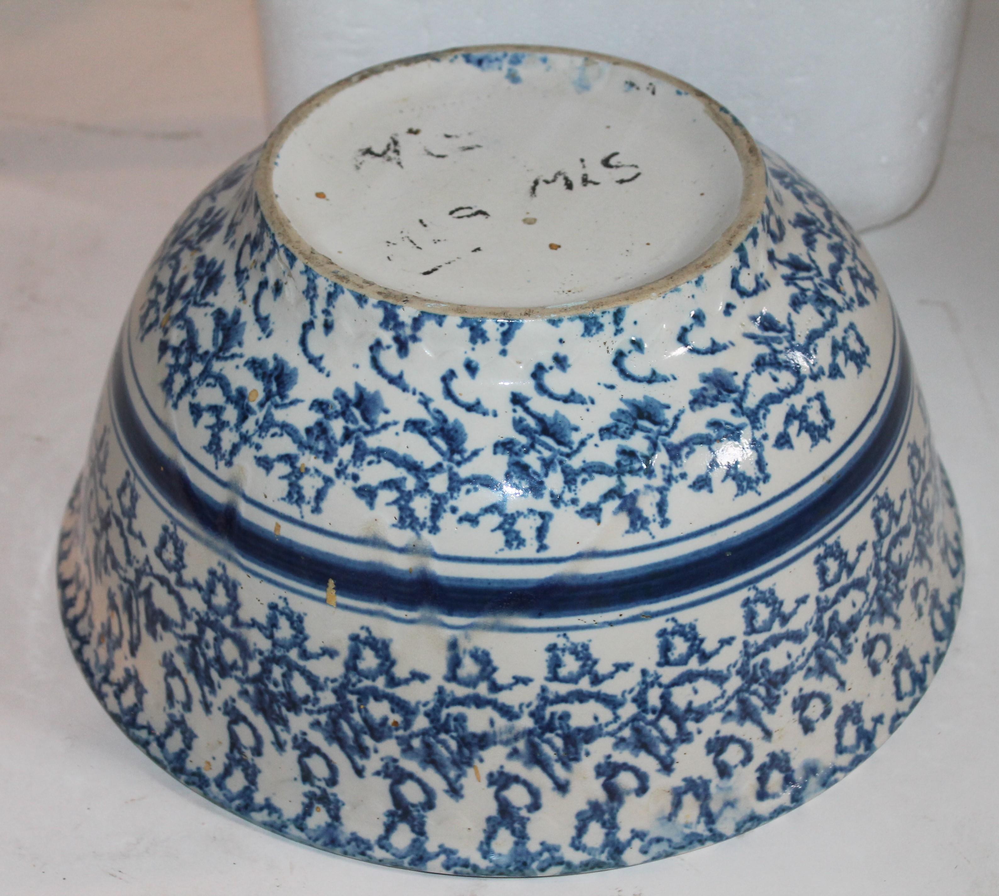 Hand-Crafted 19th Century Sponge Ware Pottery Mixing Bowl For Sale