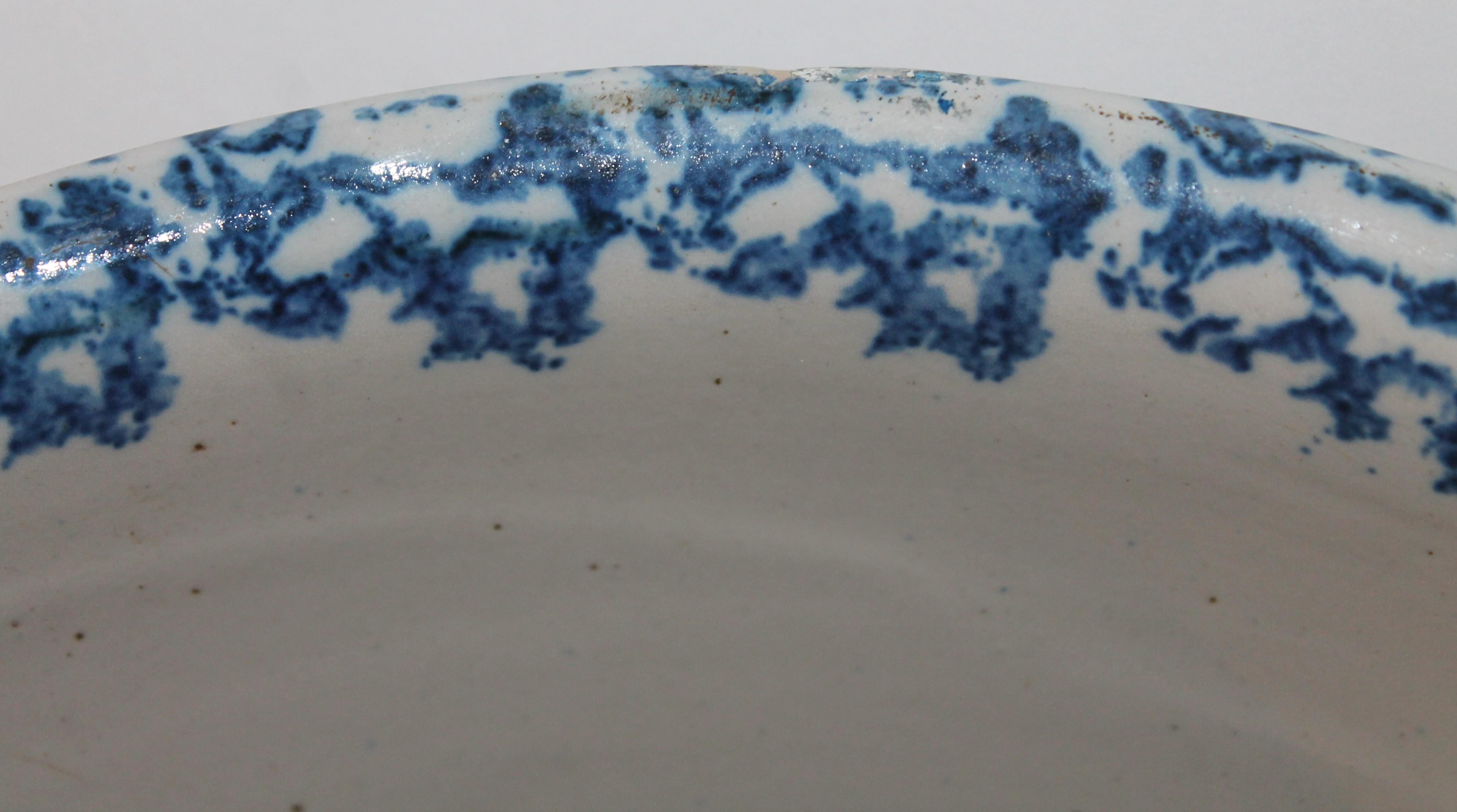 19th Century Sponge Ware Pottery Mixing Bowl In Good Condition For Sale In Los Angeles, CA
