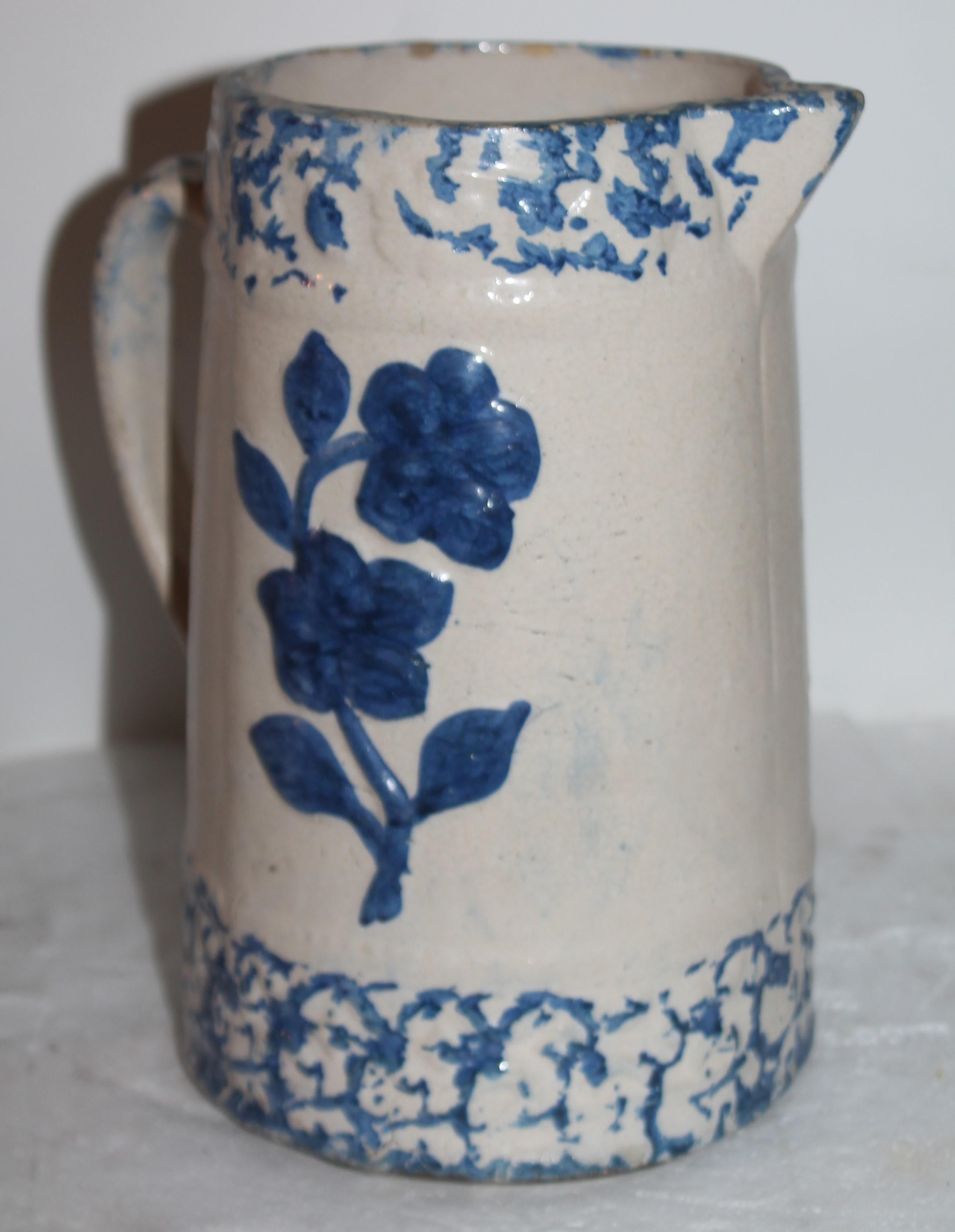 Fait main Collection de quatre pichets en poterie Sponge Ware du XIXe siècle en vente