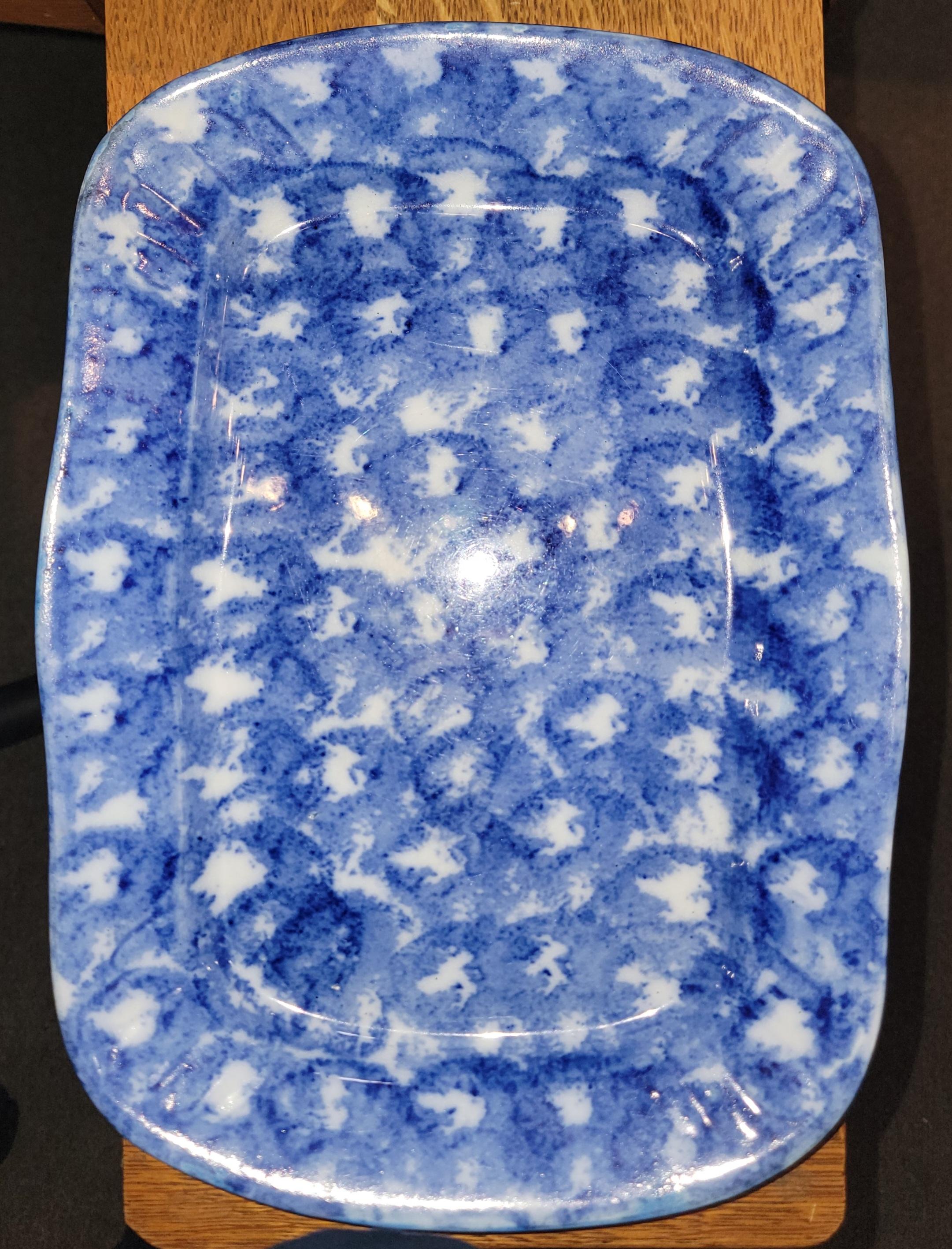 19Thc Sponge Ware Pottery Serving Platter In Good Condition For Sale In Los Angeles, CA