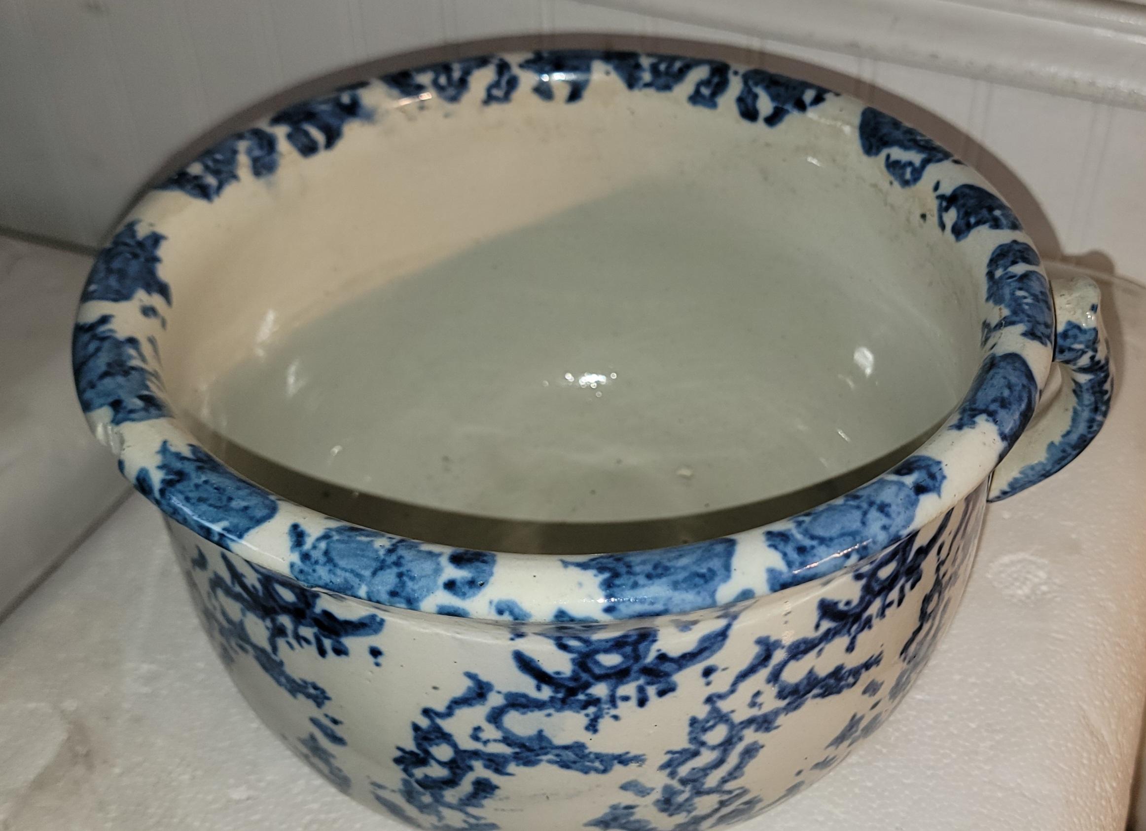 19Thc Blau & weiß Schwamm Ware Keramik Töpferei oder Pflanzer mug.The  Der Zustand ist sehr gut.