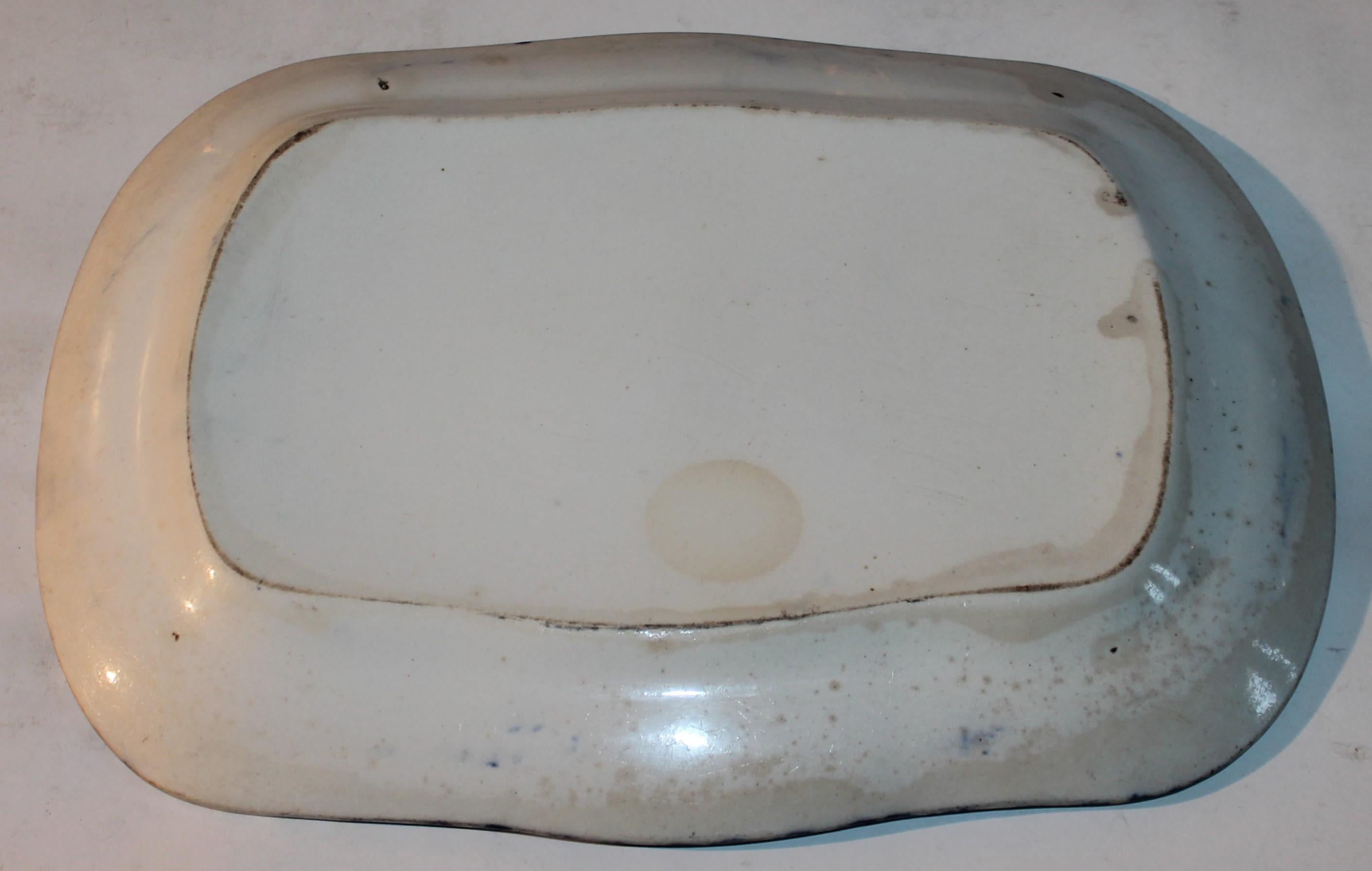 19thc Sponge Ware Serving Platter In Good Condition For Sale In Los Angeles, CA