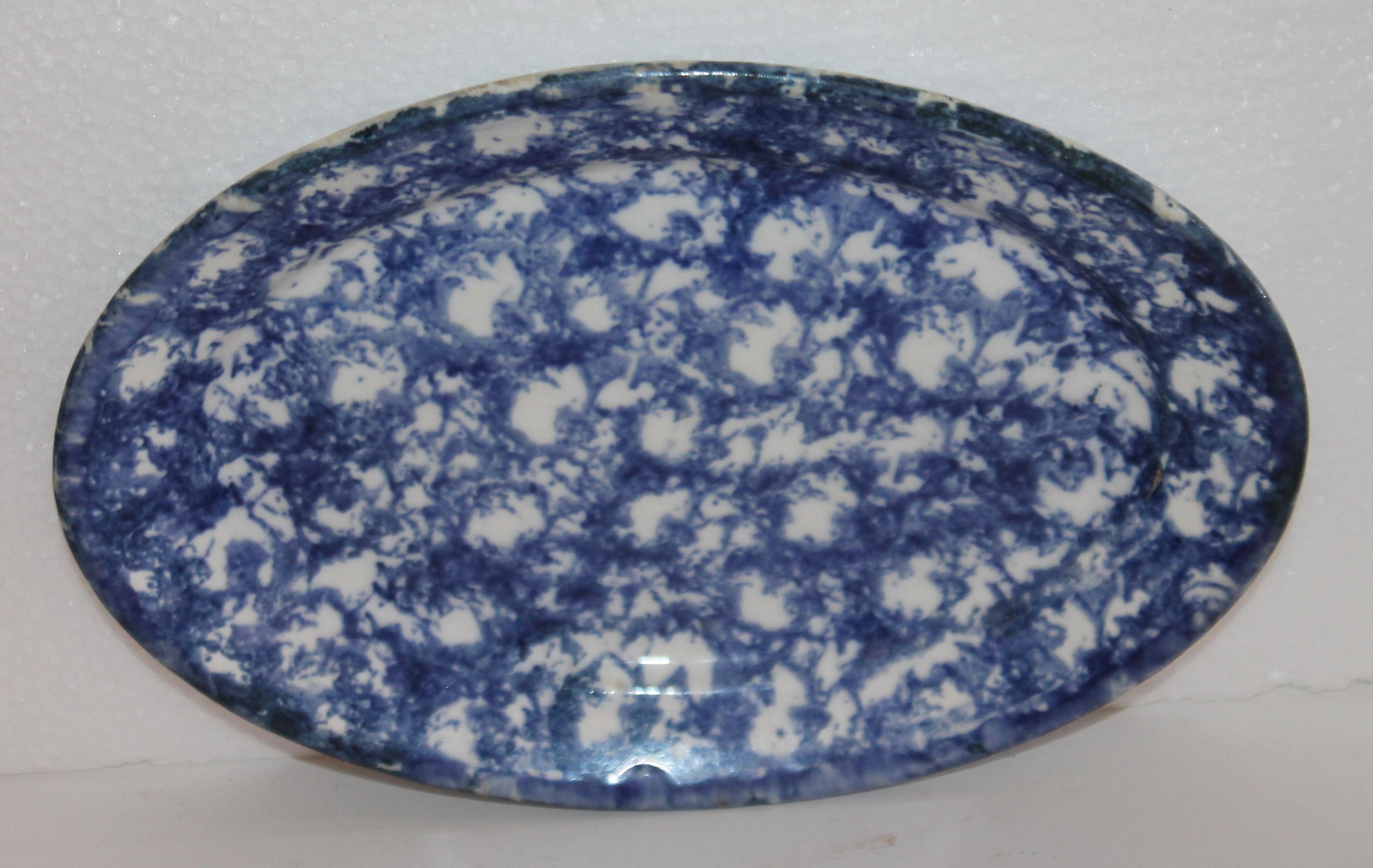 This collection of five sponge ware pottery oval platters are in pristine condition and all have slight different hand painted glazes. Great to find in such nice colors and pristine condition.

Measures: 10.5 x 1 smallest platter

11 x 1 medium