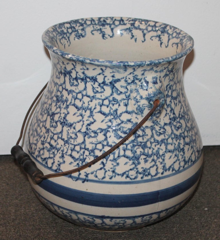 19th Century Sponge Ware Slop Bucket with Original Wire Handle For Sale