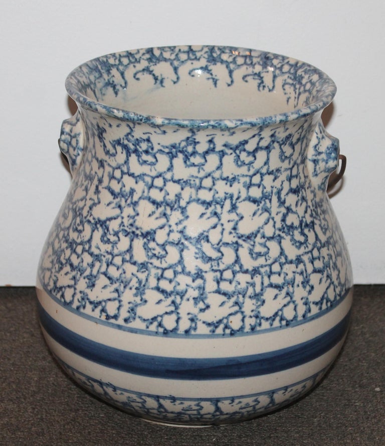 19th Century Sponge Ware Slop Bucket with Original Wire Handle For Sale