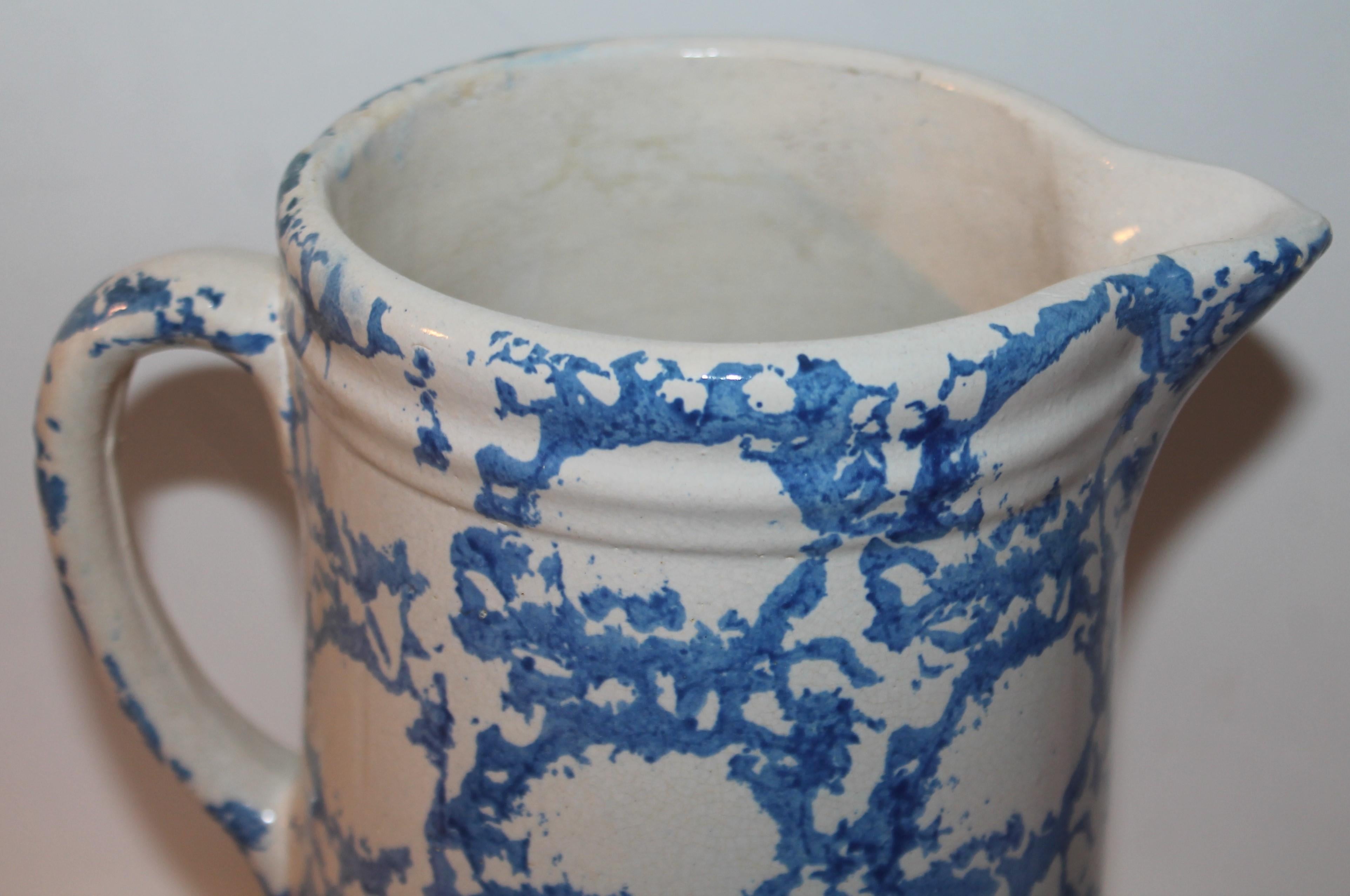 19thc Sponge ware  smoke ring  pitcher In Good Condition In Los Angeles, CA