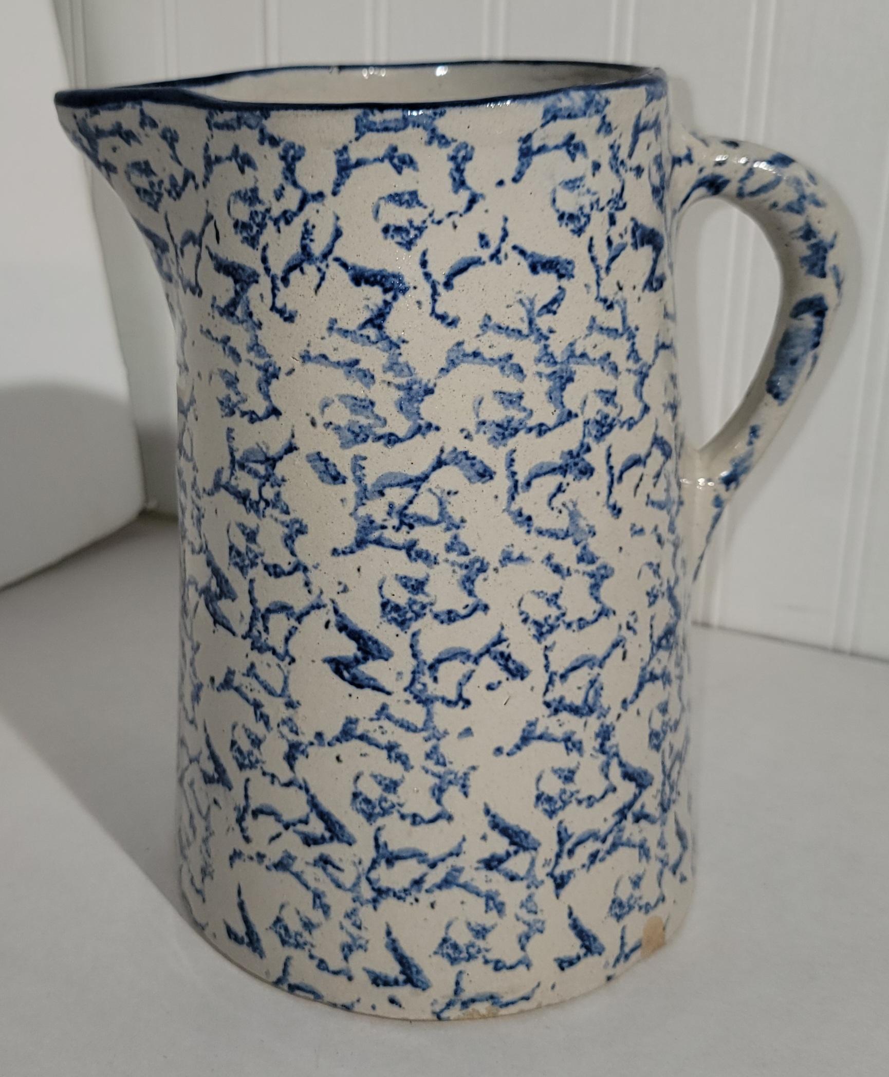 19thc Spongeware Pottery Pitcher In Good Condition For Sale In Los Angeles, CA