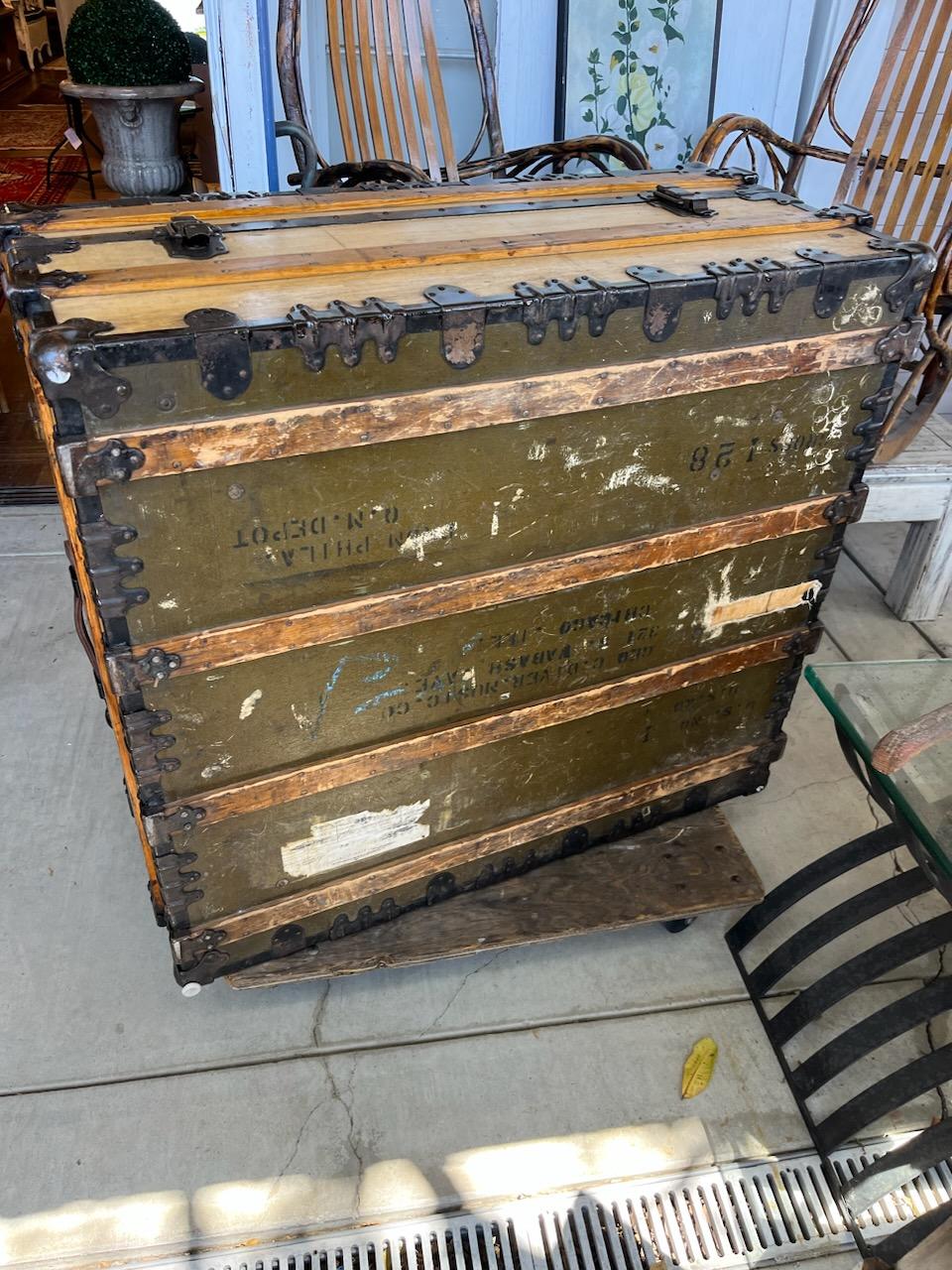 Malle à vapeur du 19e siècle / Malle de table basse en vente 5